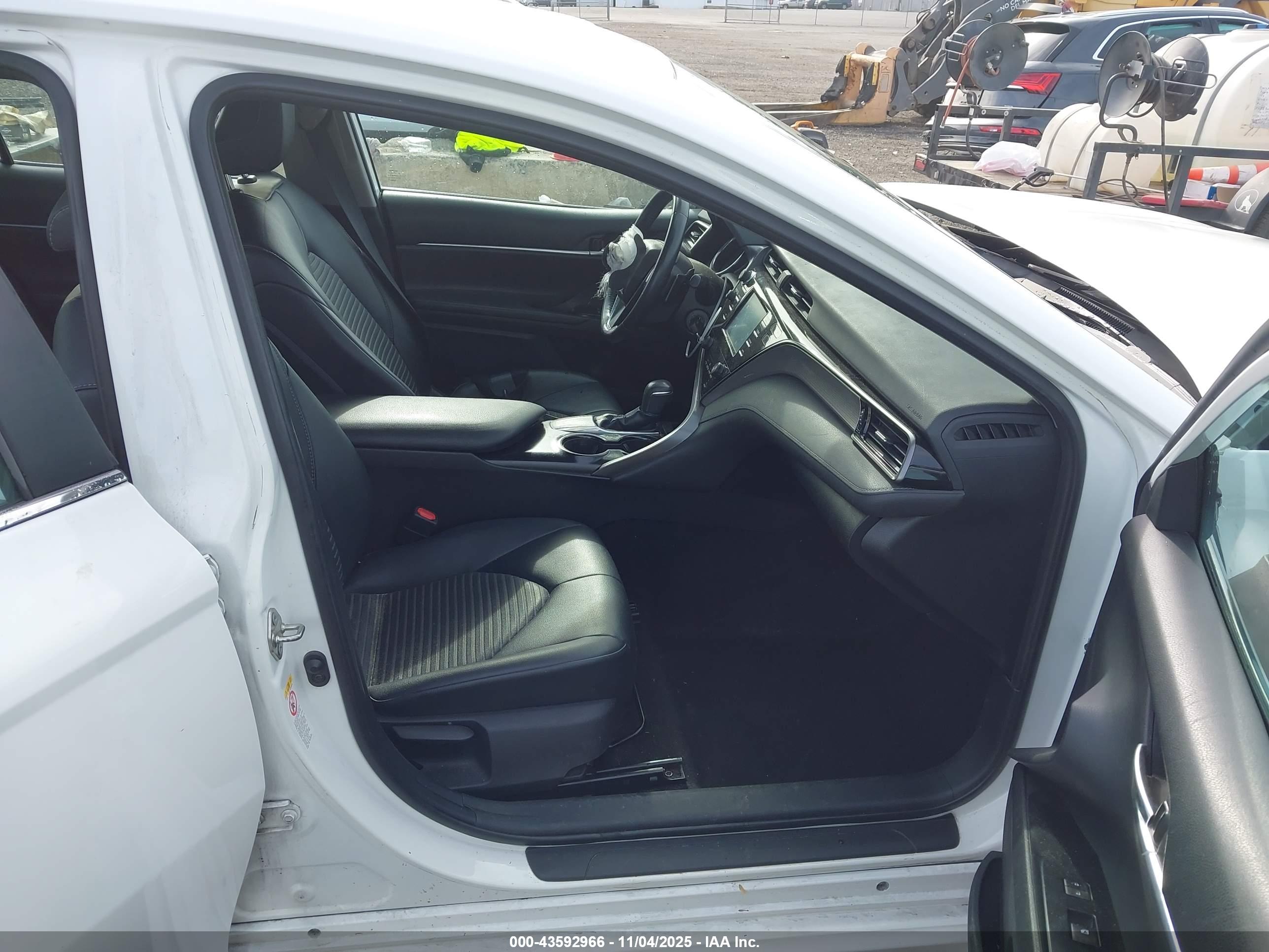TOYOTA CAMRY image 5