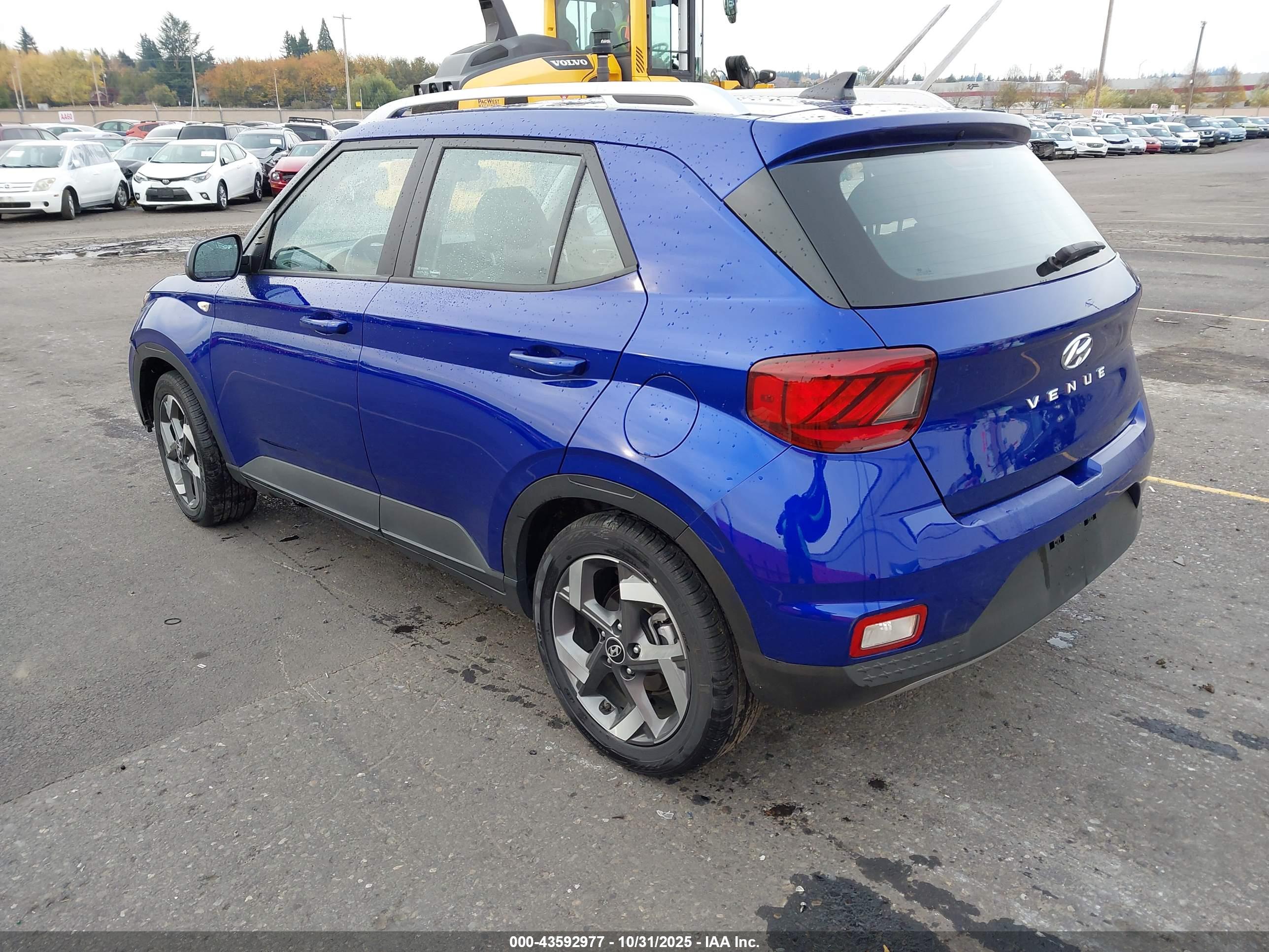 HYUNDAI VENUE image 3