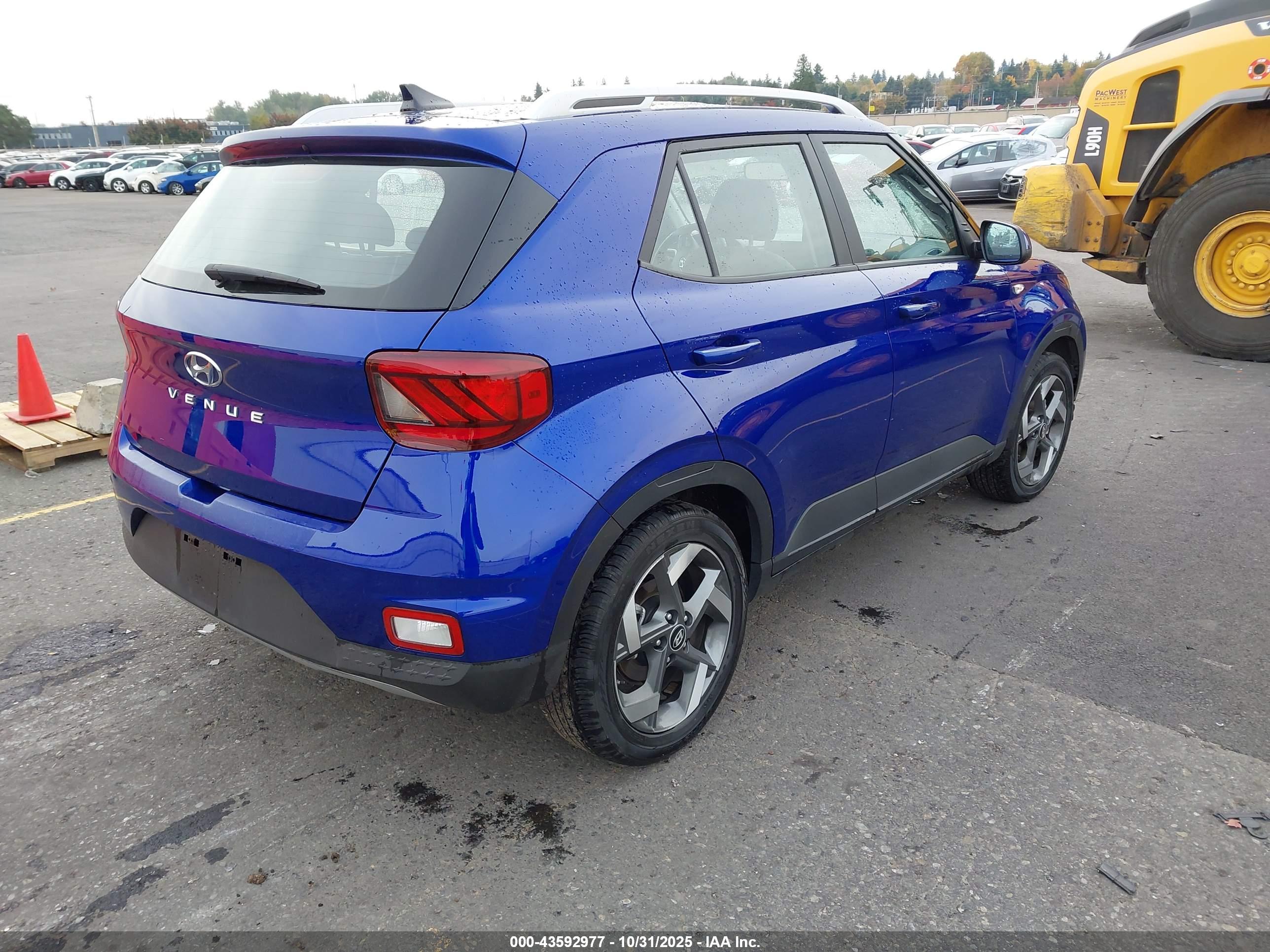 HYUNDAI VENUE image 4