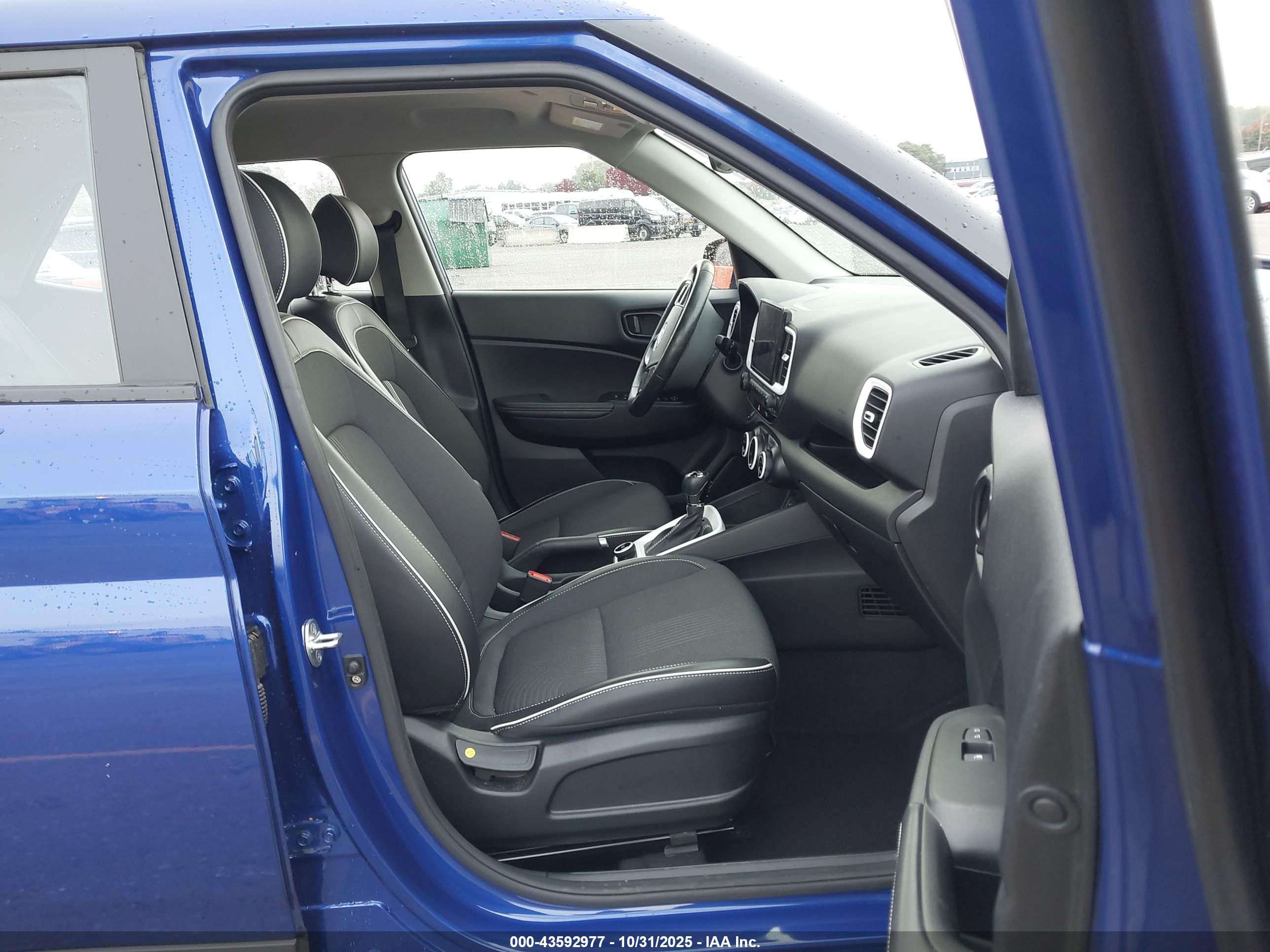 HYUNDAI VENUE image 5