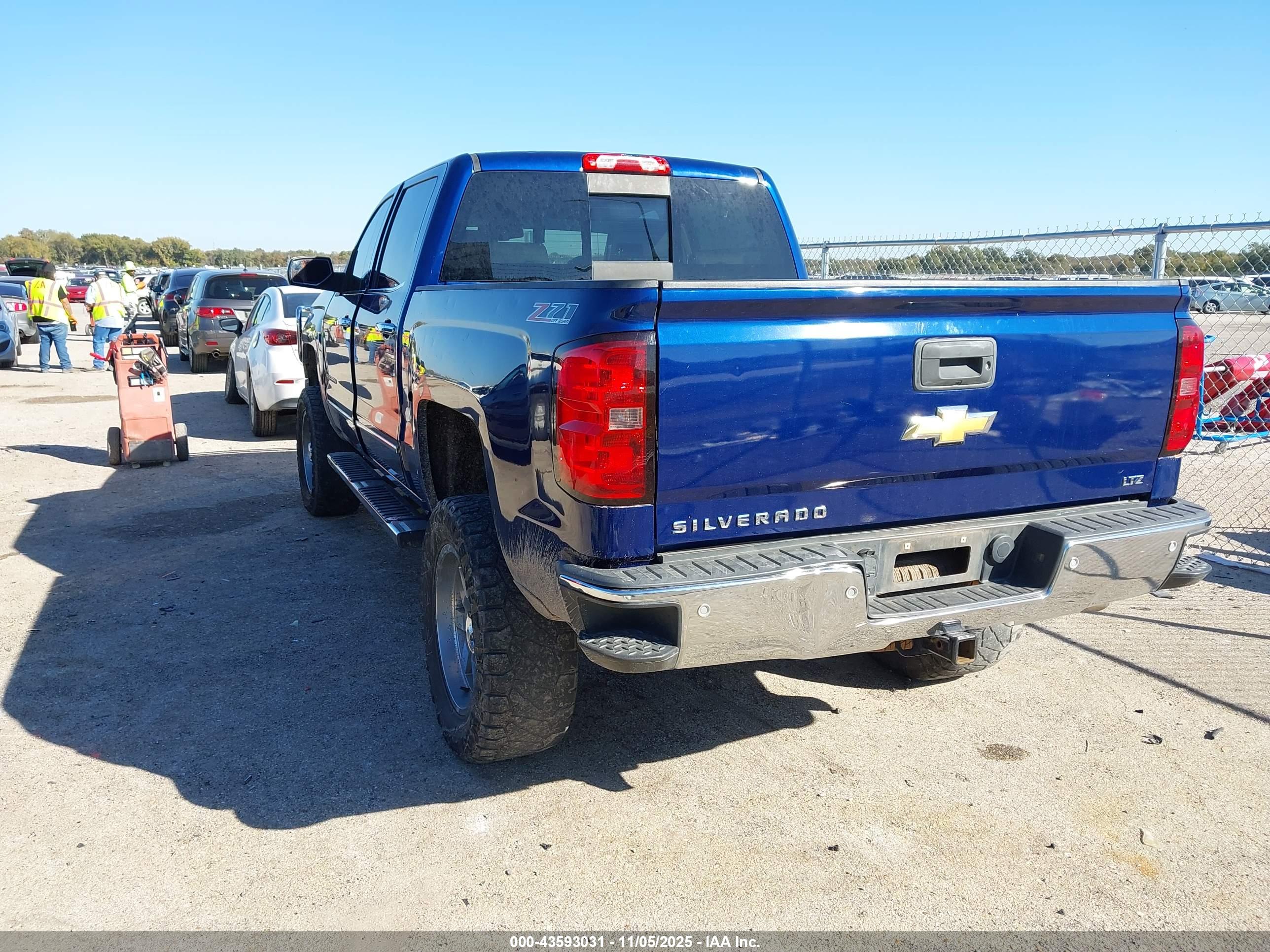 CHEVROLET SILVERADO image 3