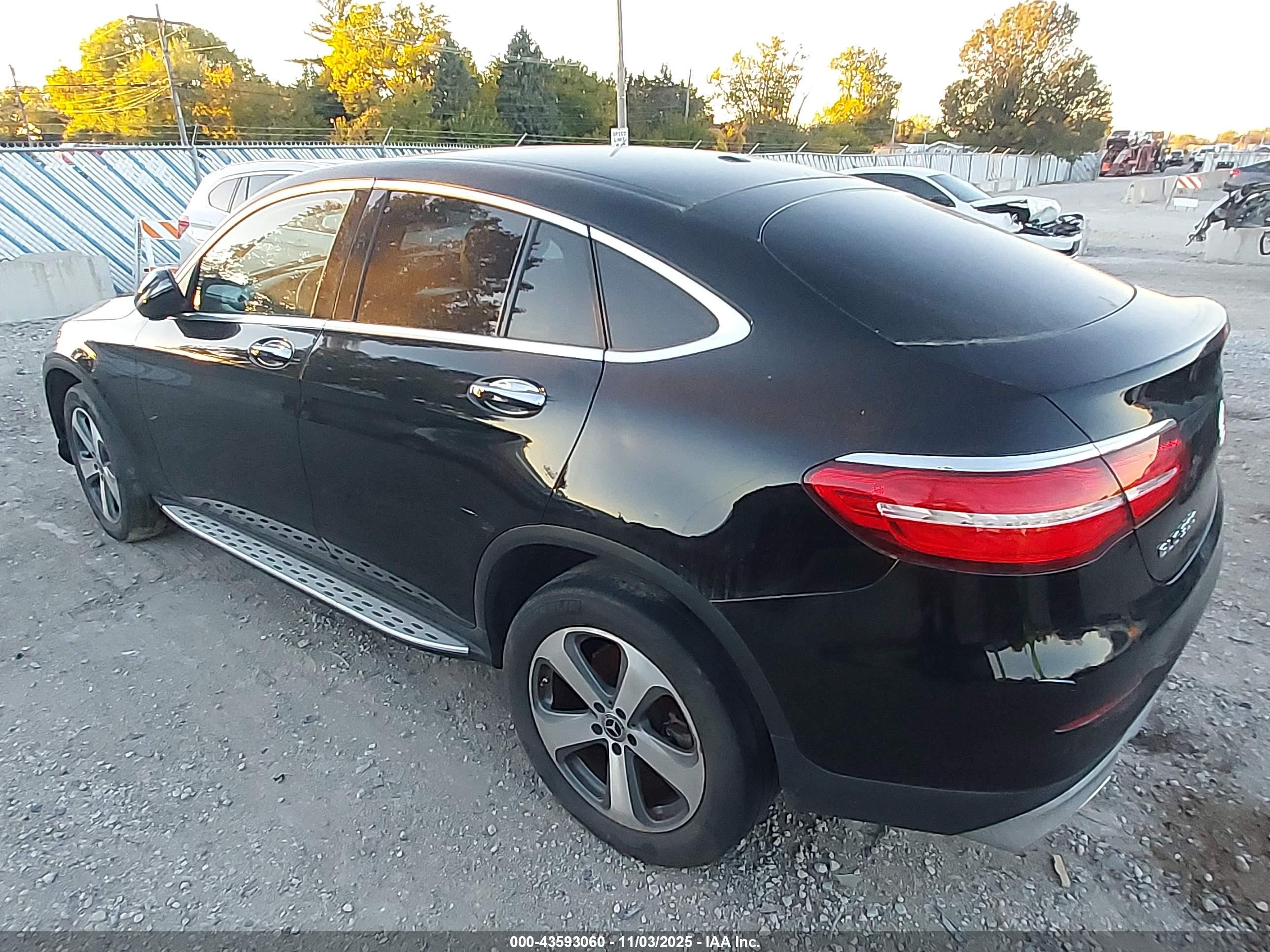 MERCEDES-BENZ GLC image 3