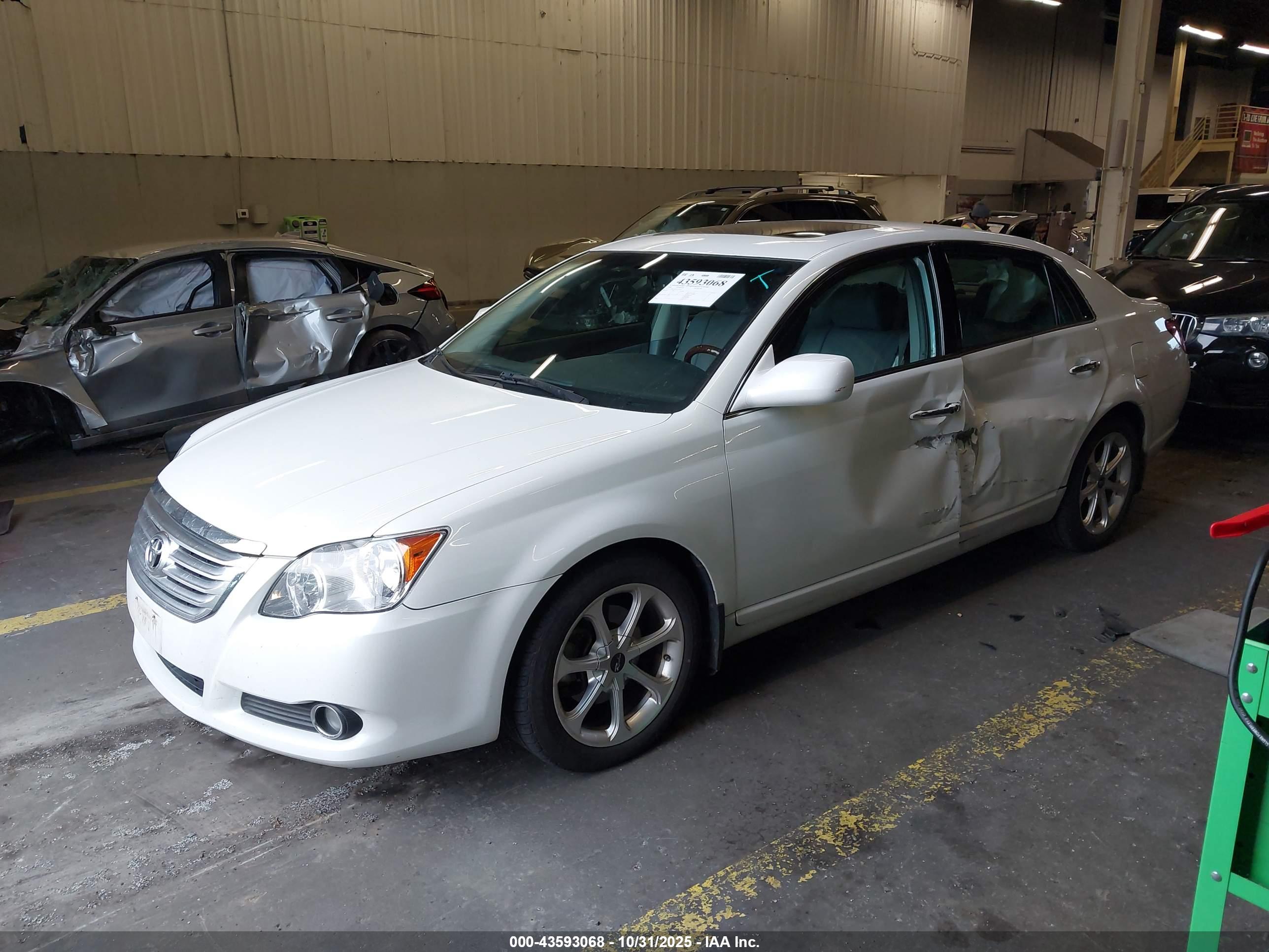 TOYOTA AVALON image 2