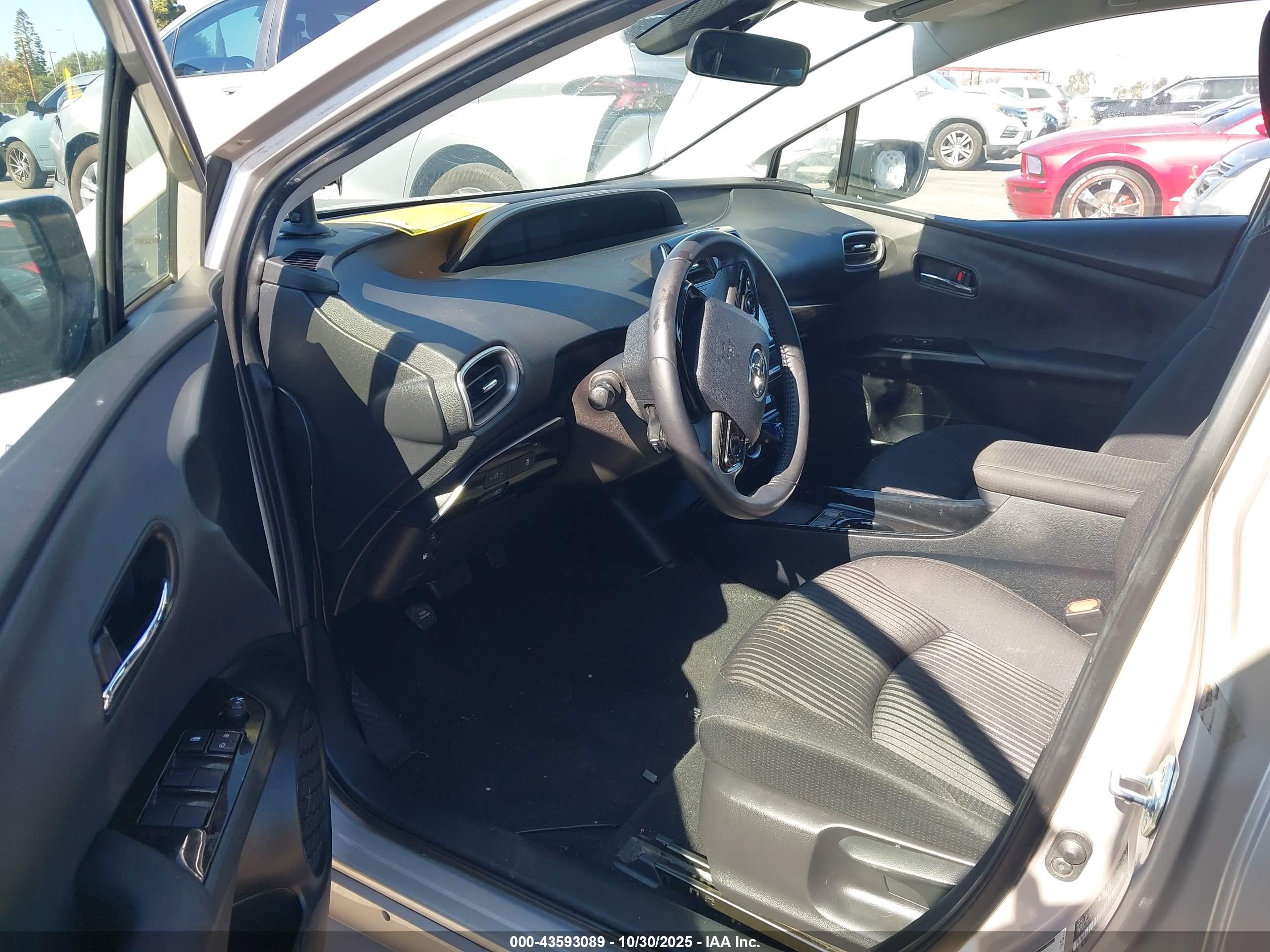 TOYOTA PRIUS image 5