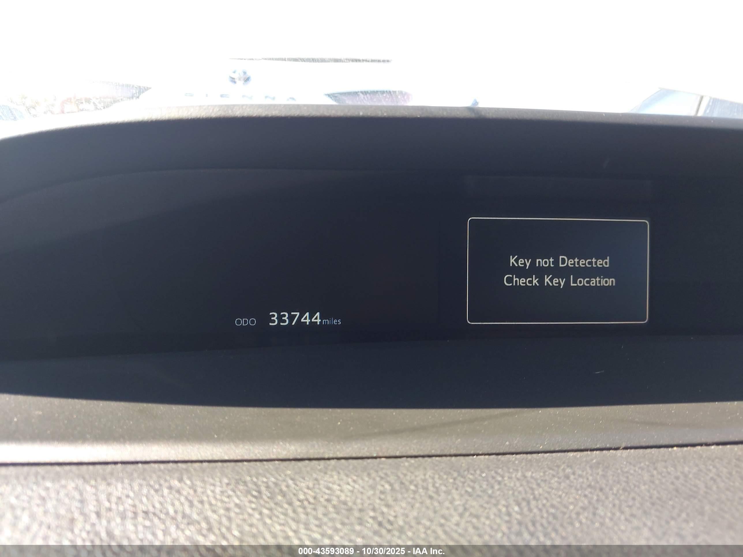 TOYOTA PRIUS image 7
