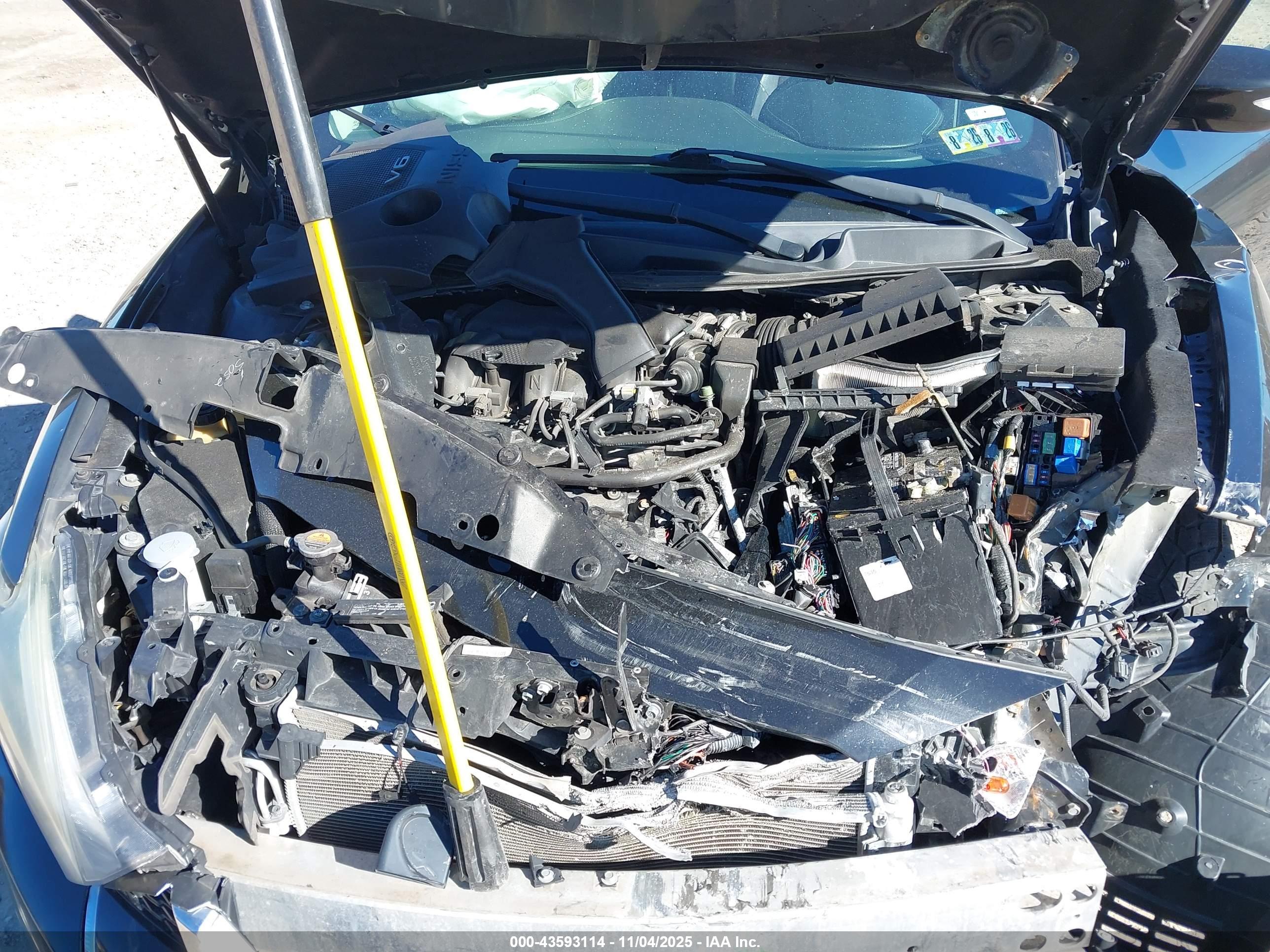 NISSAN MAXIMA image 10
