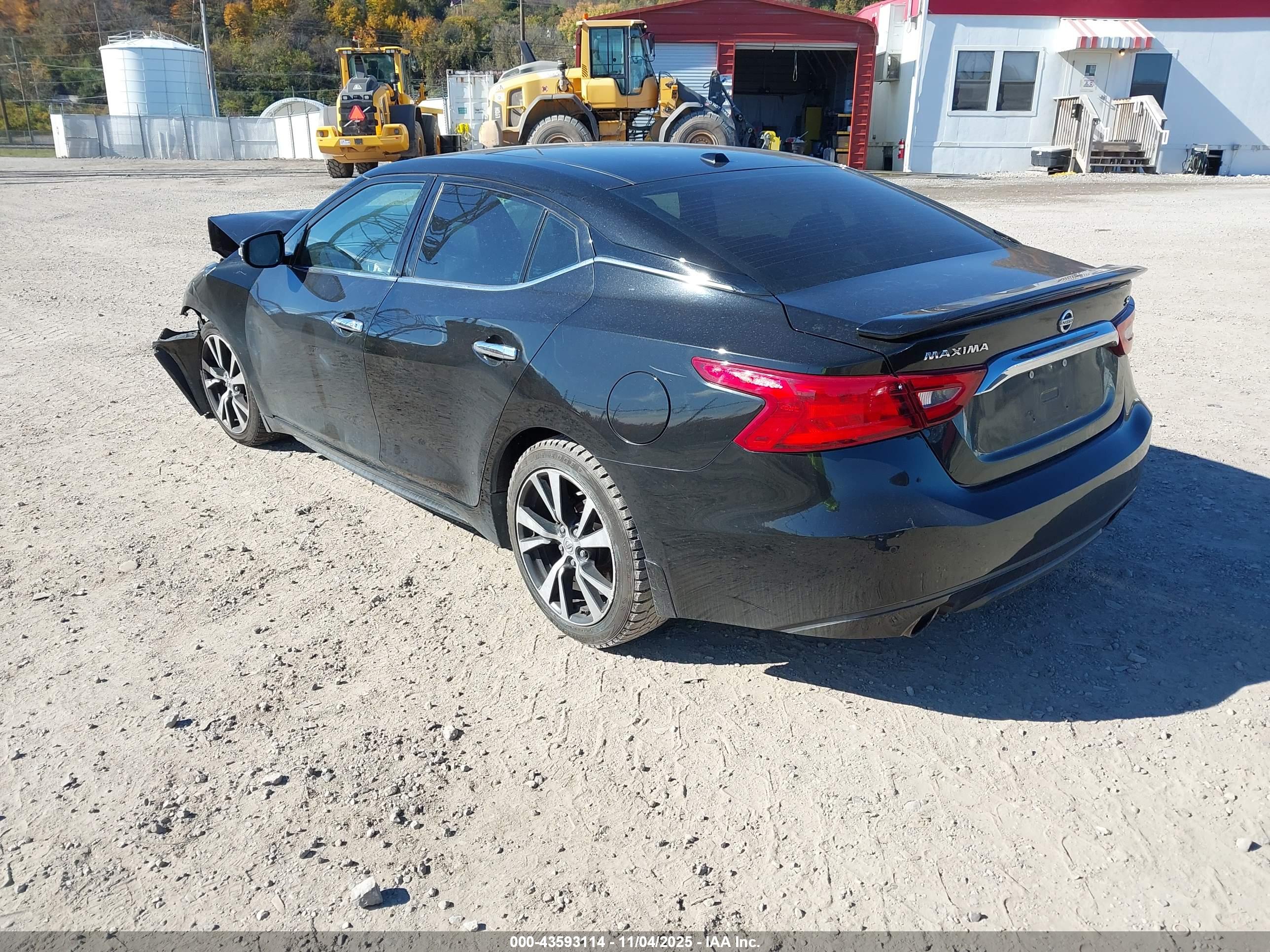 NISSAN MAXIMA image 3