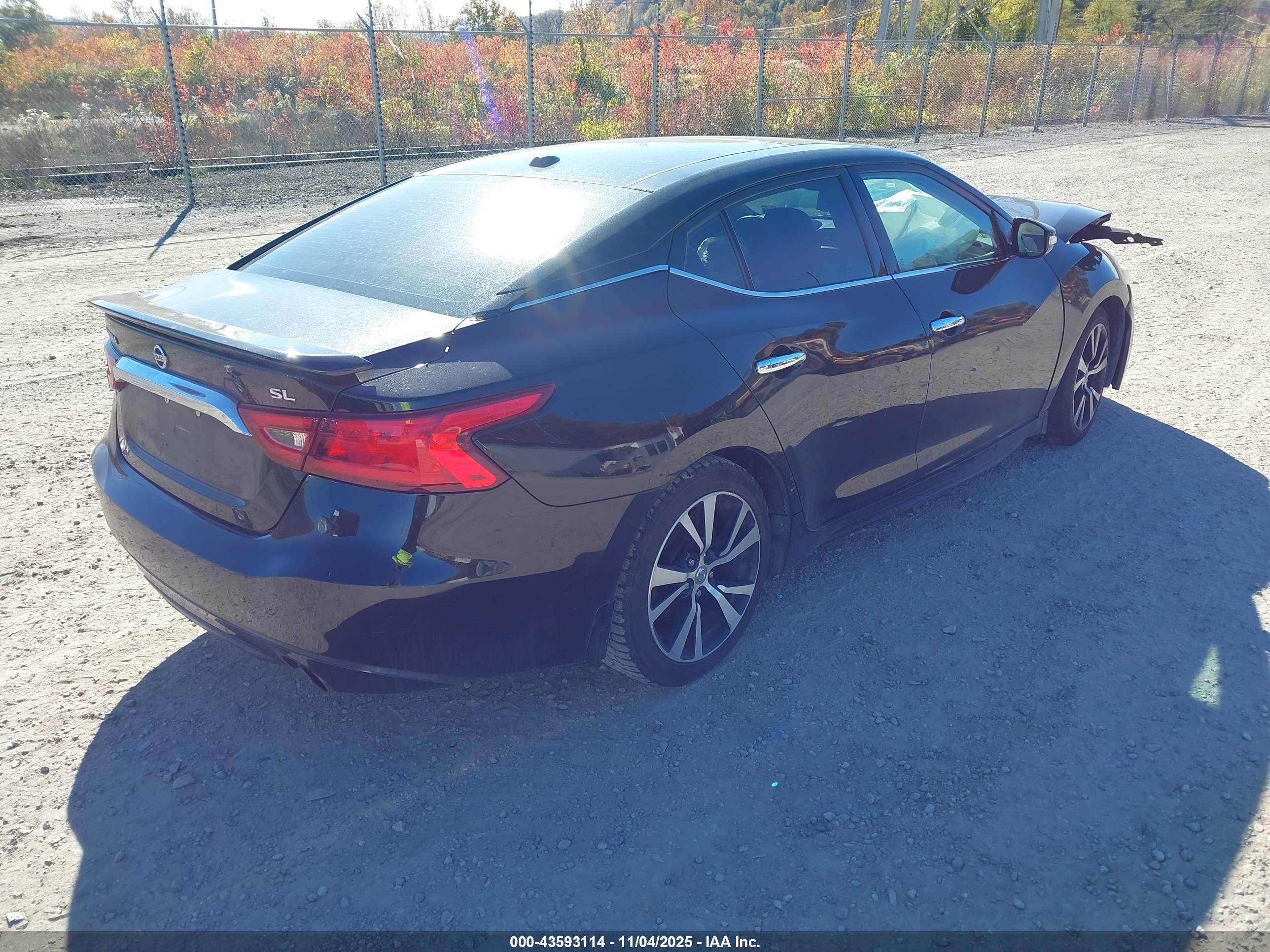 NISSAN MAXIMA image 4