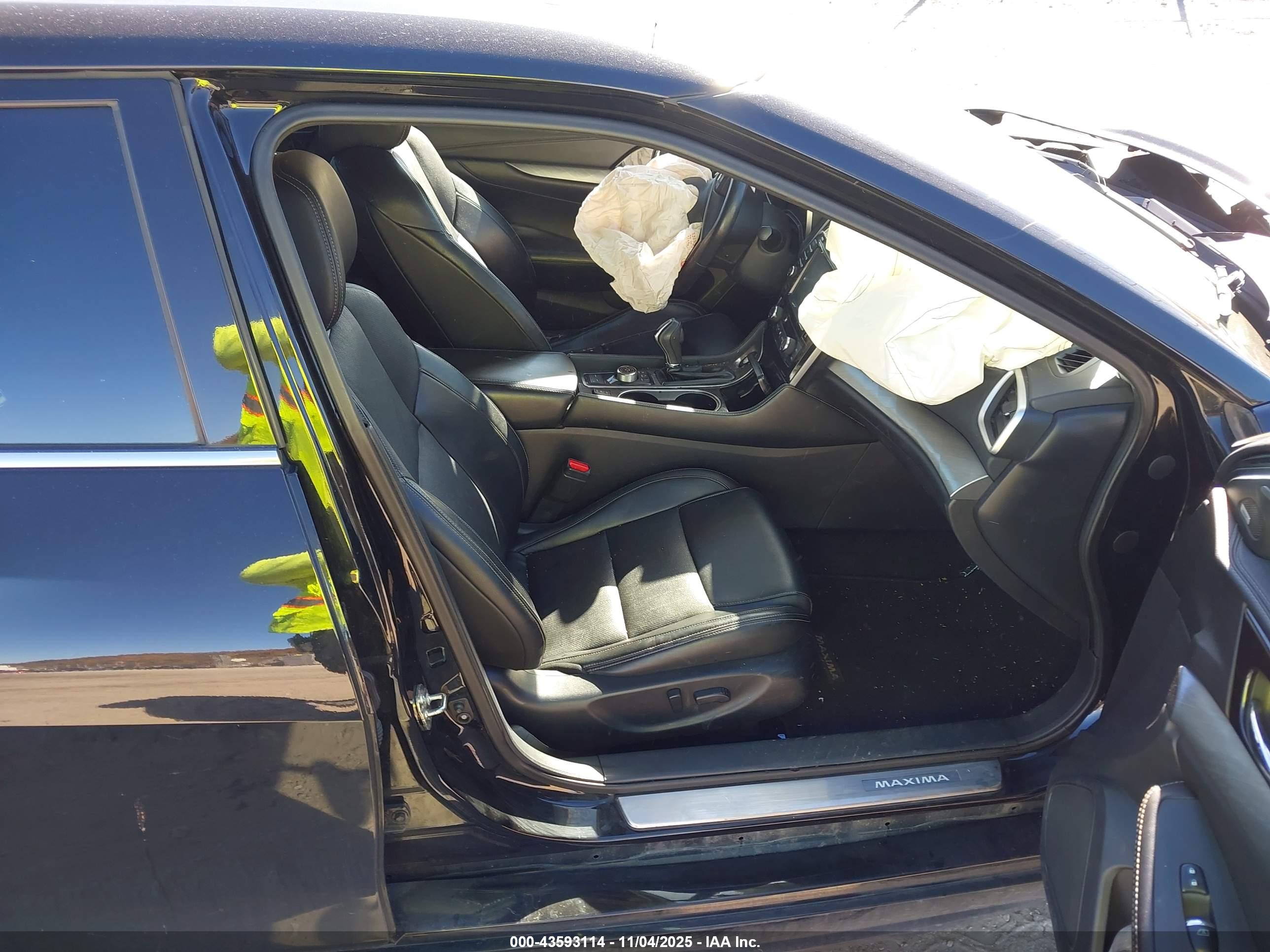 NISSAN MAXIMA image 5
