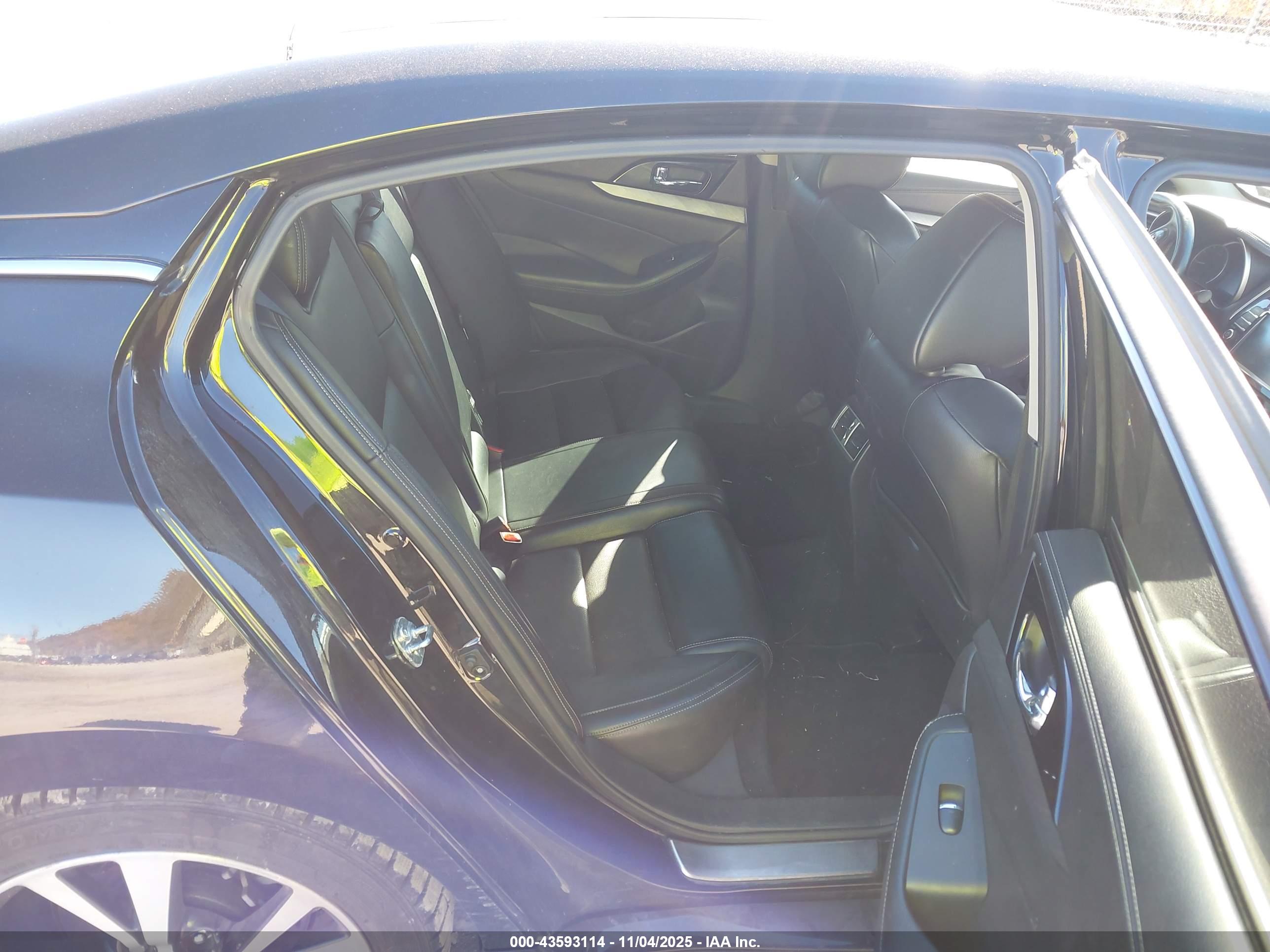 NISSAN MAXIMA image 8