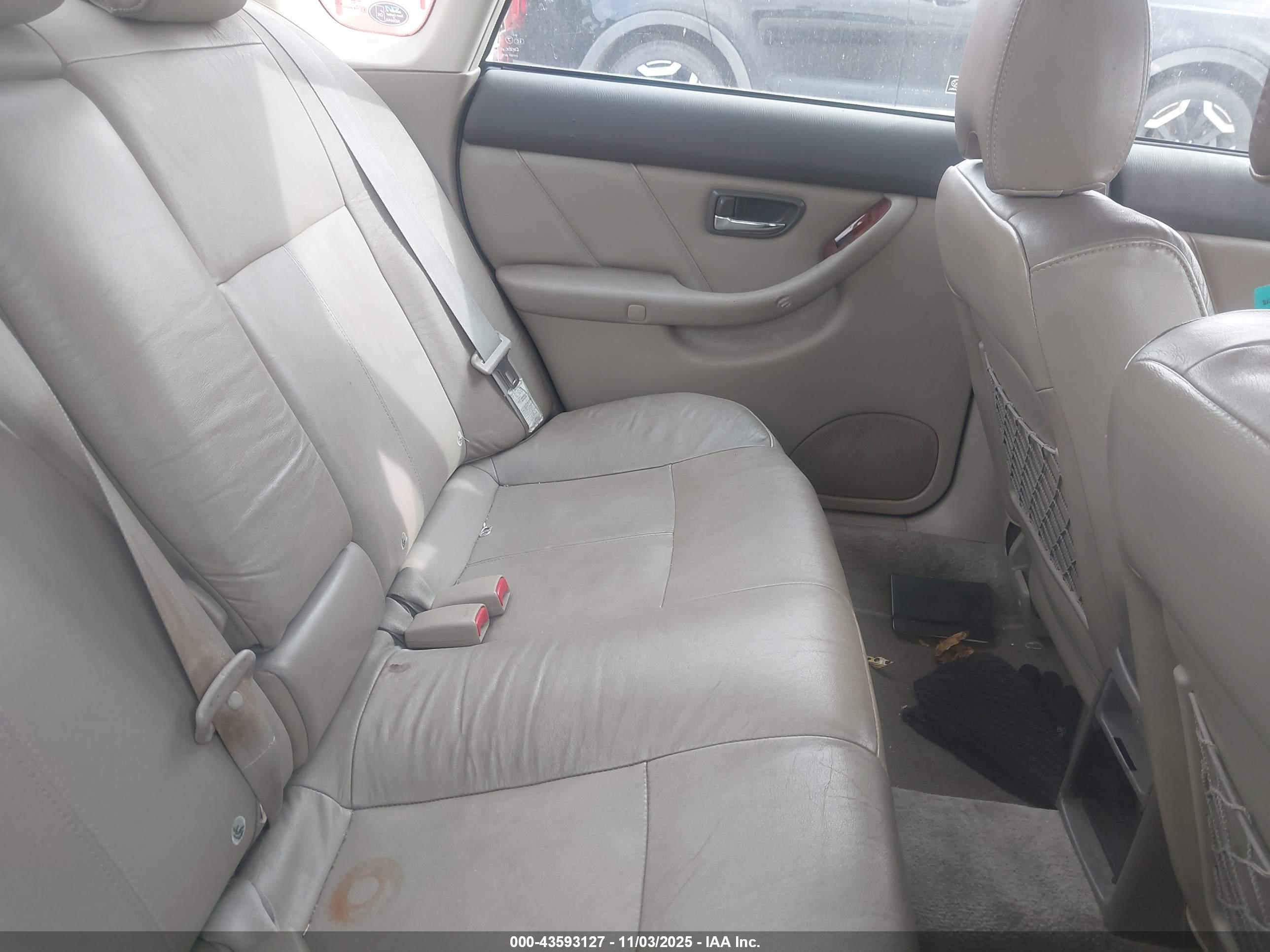 SUBARU OUTBACK image 8