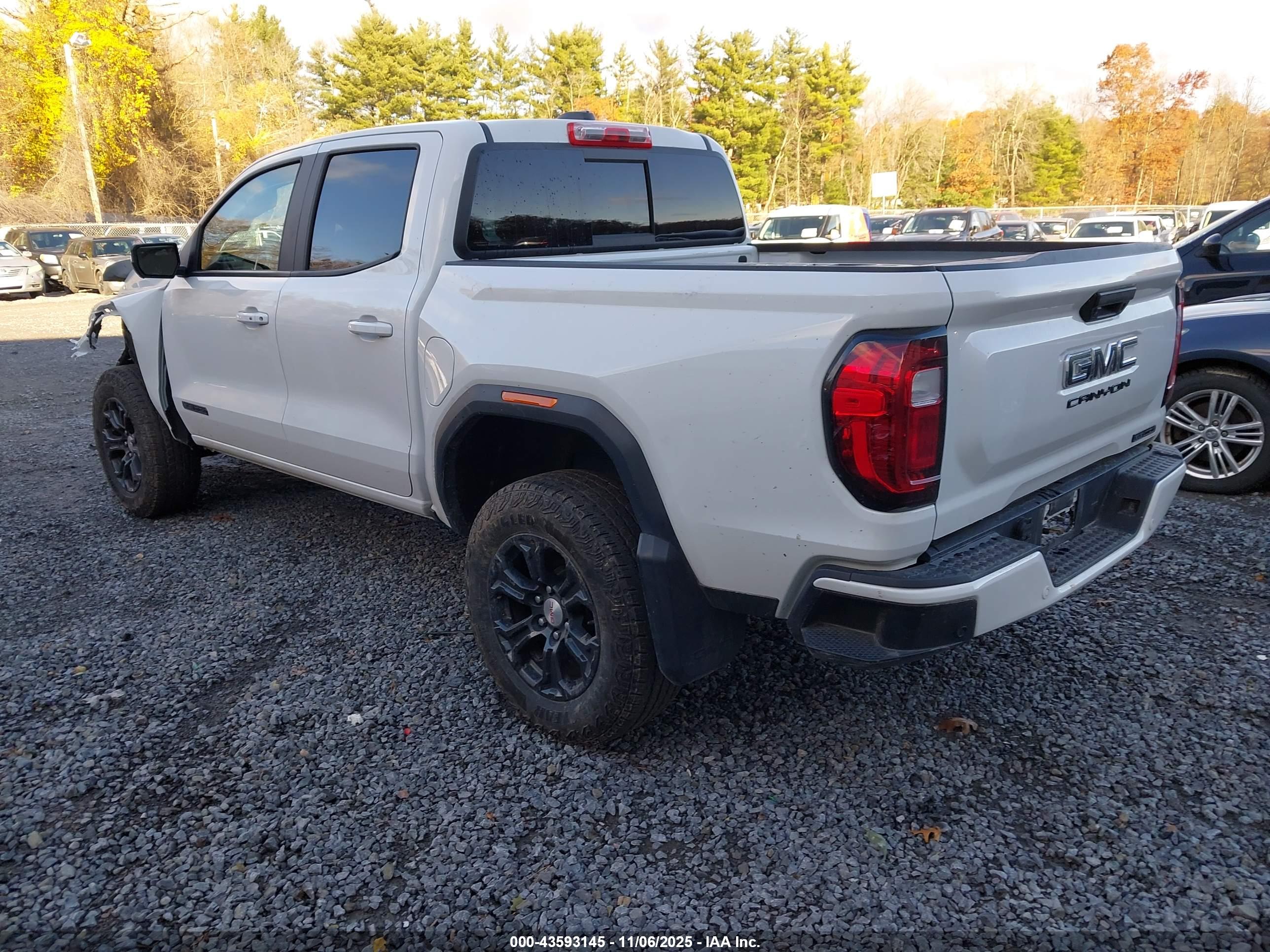 GMC CANYON image 3