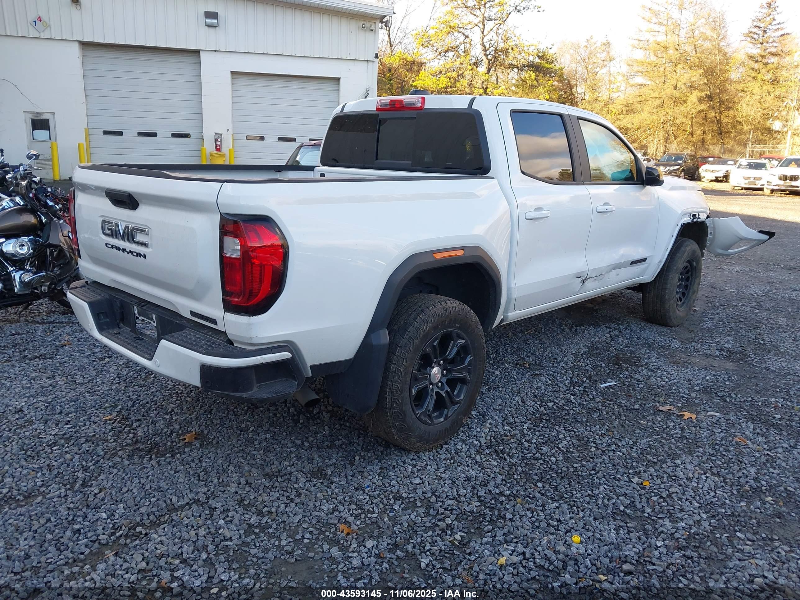 GMC CANYON image 4