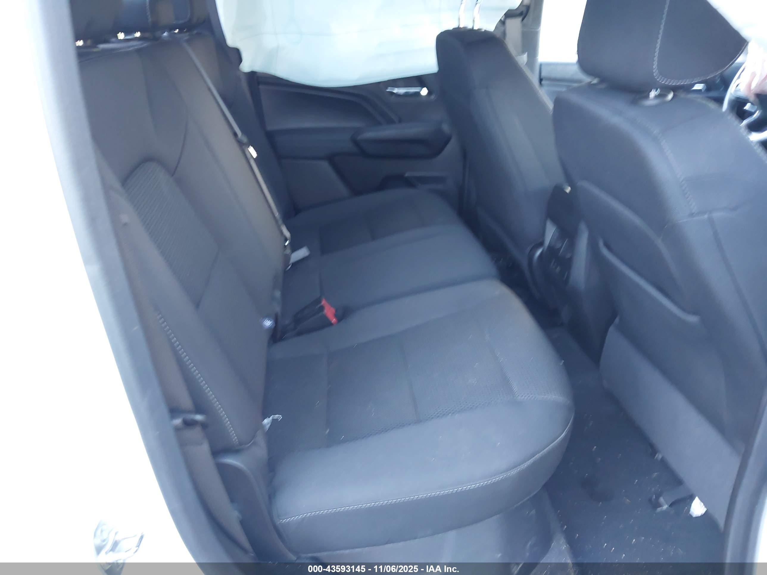 GMC CANYON image 8