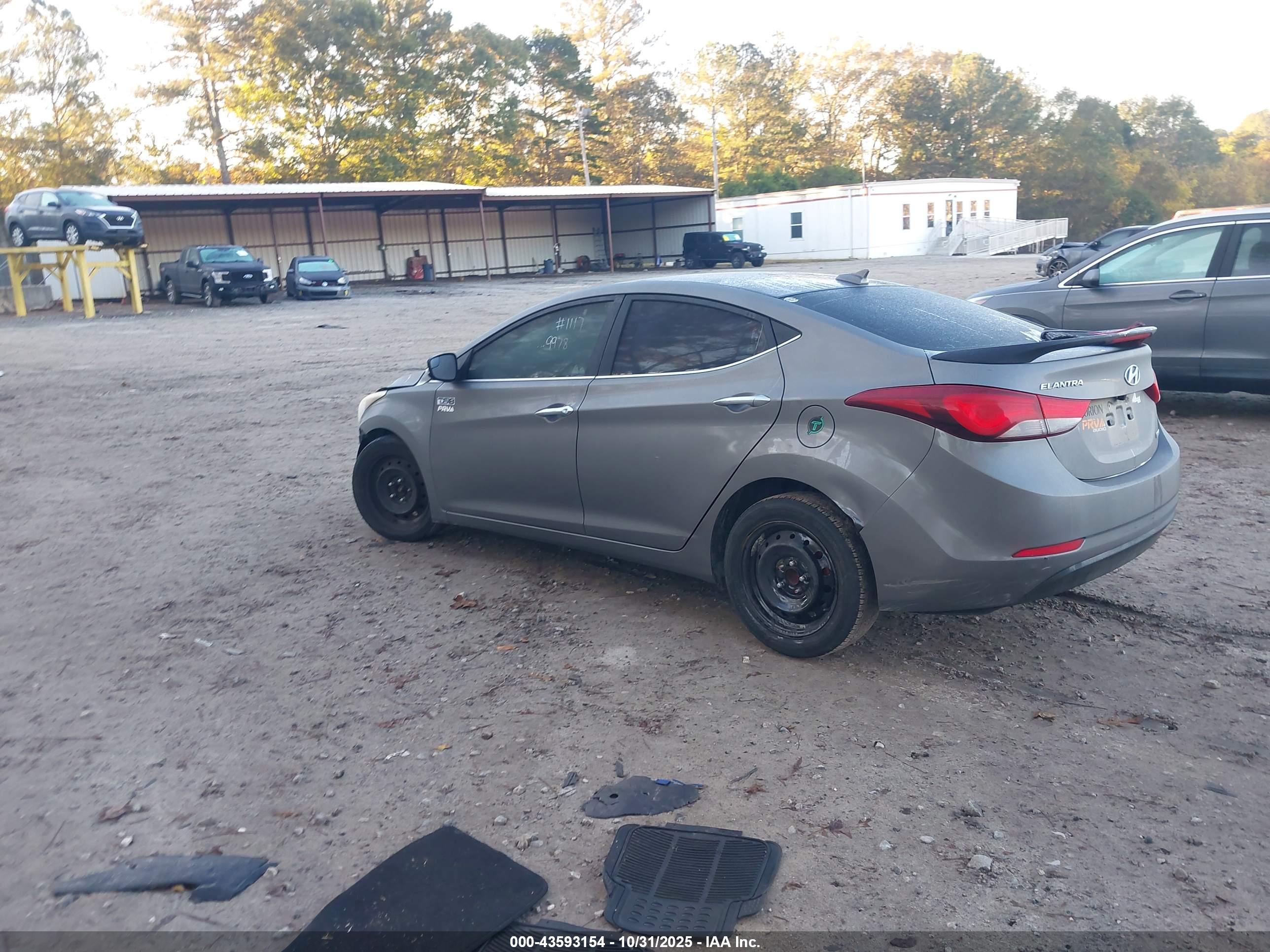 HYUNDAI ELANTRA image 3