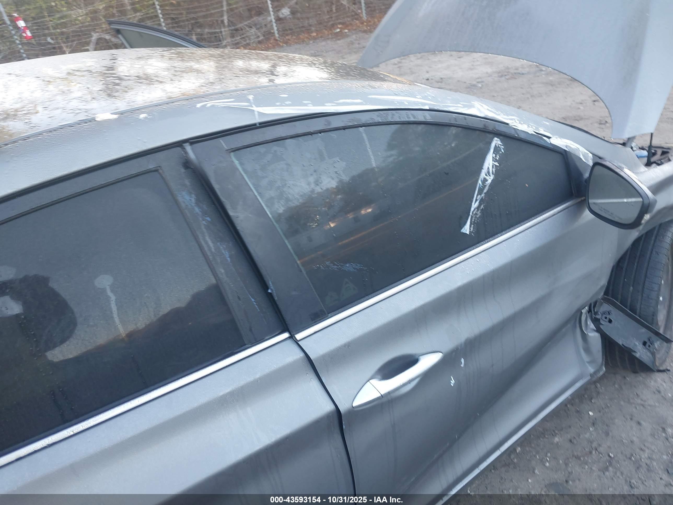 HYUNDAI ELANTRA image 6