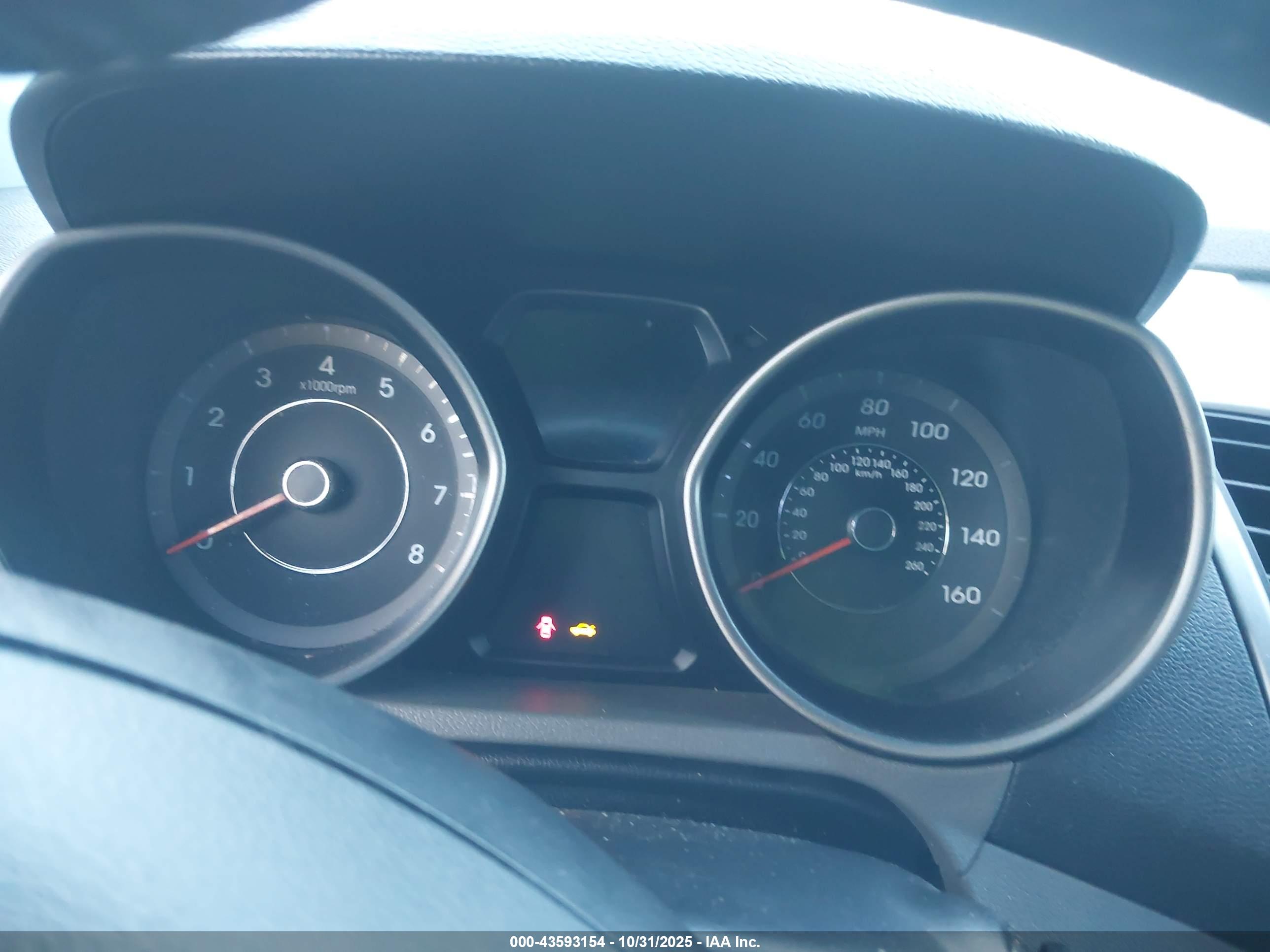 HYUNDAI ELANTRA image 7