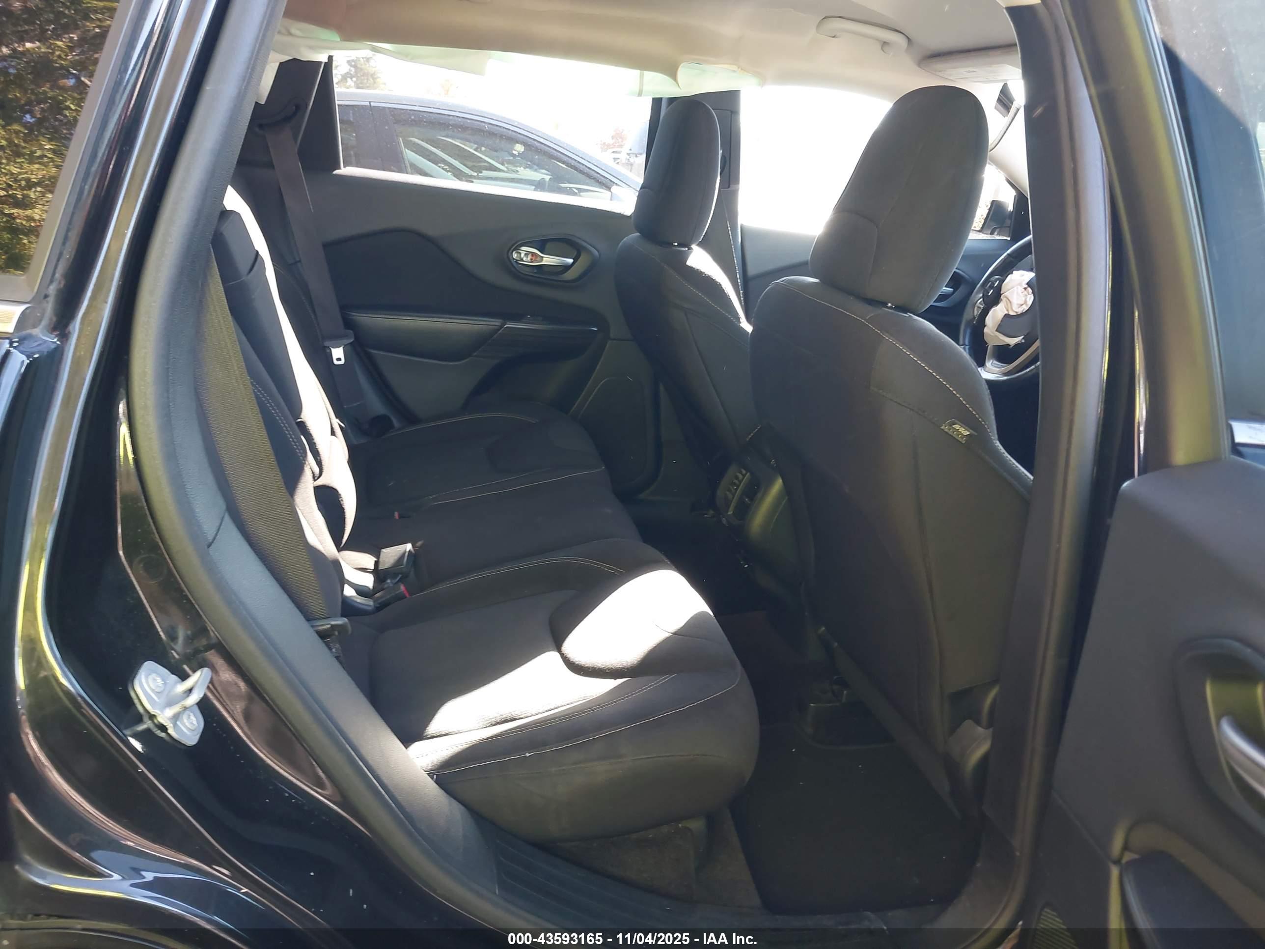 JEEP CHEROKEE image 8