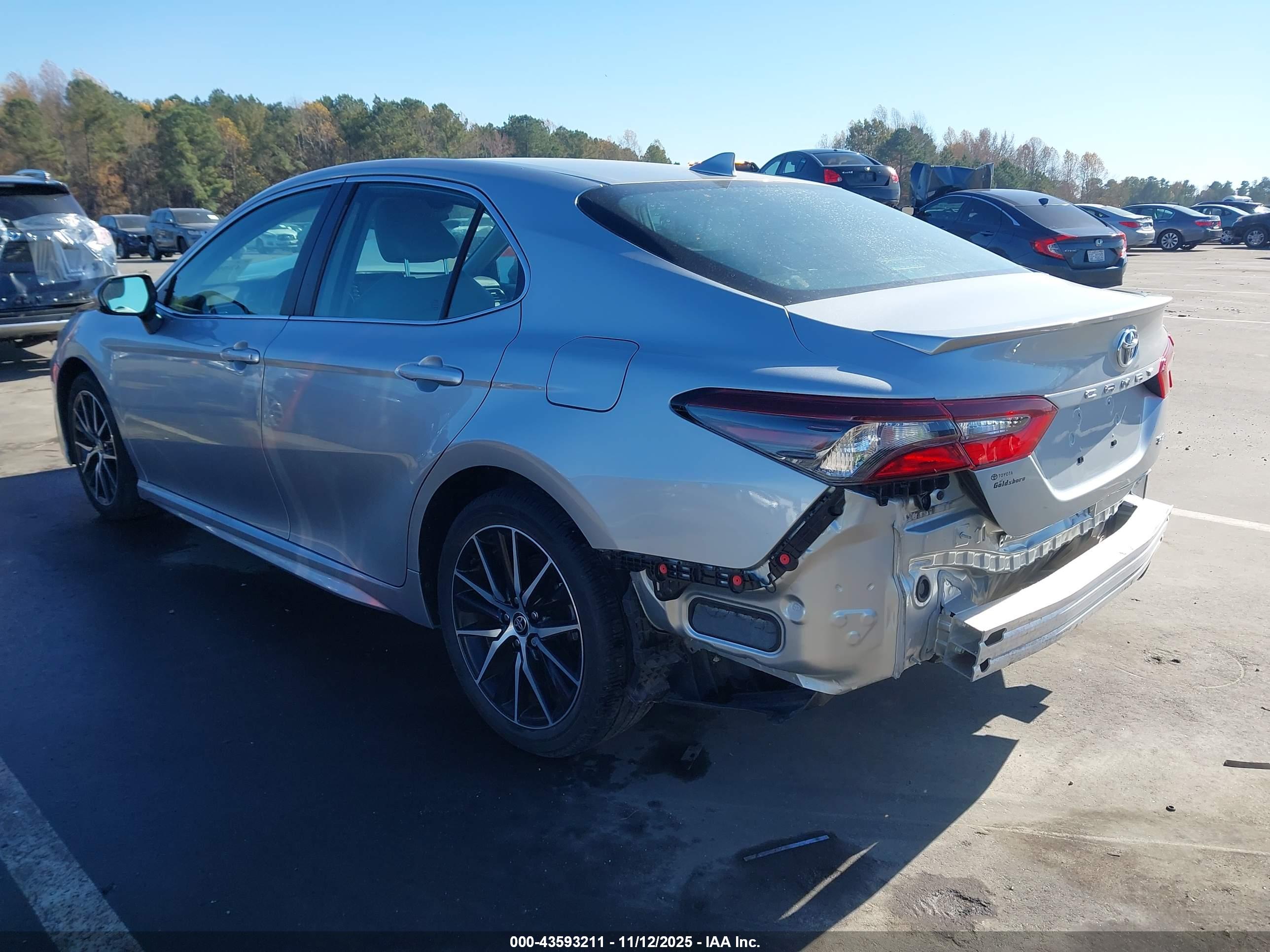TOYOTA CAMRY image 3