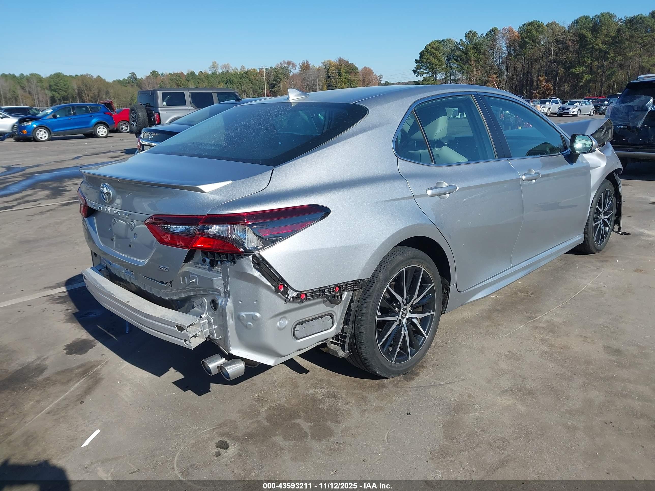 TOYOTA CAMRY image 4