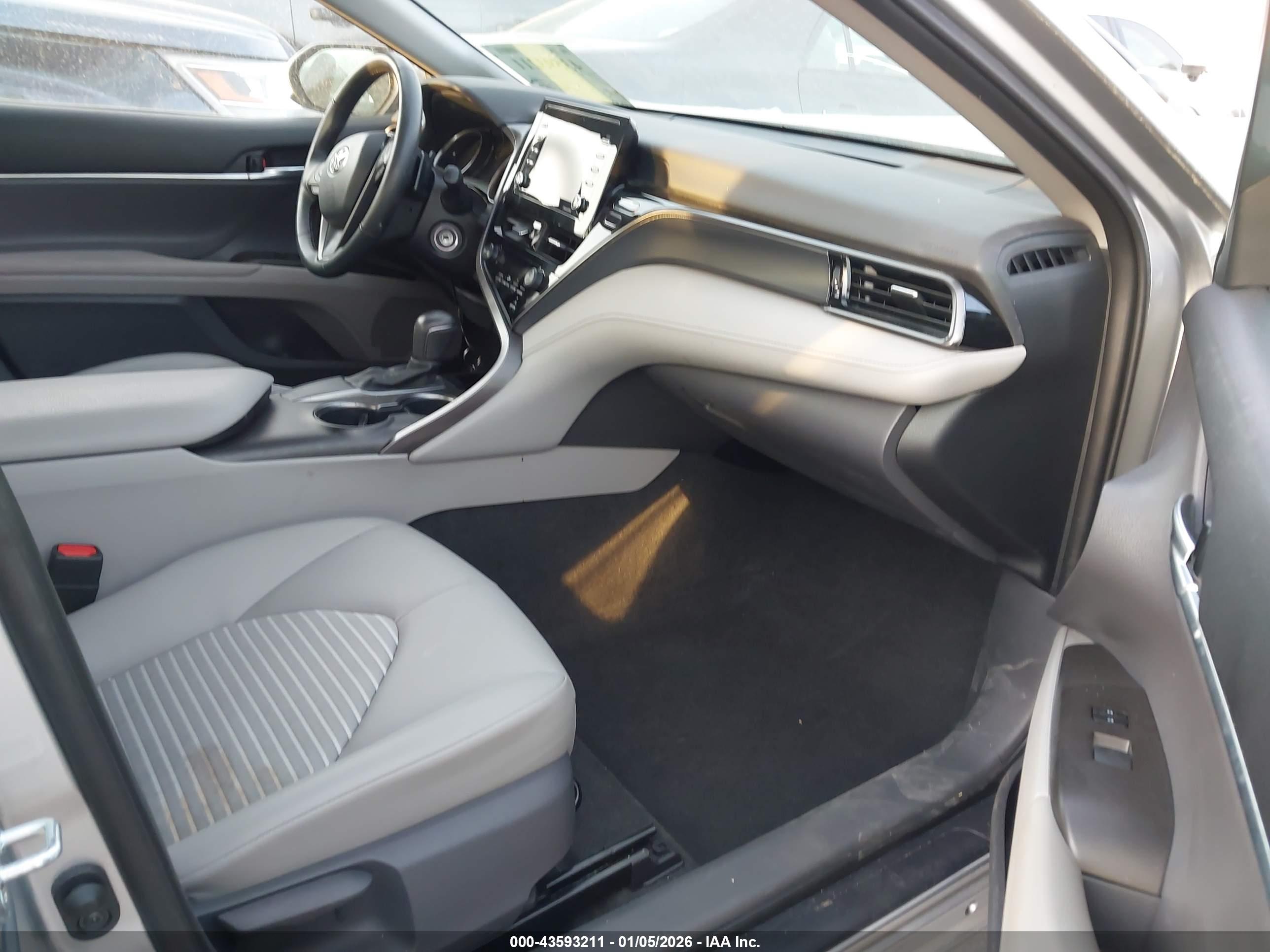 TOYOTA CAMRY image 5