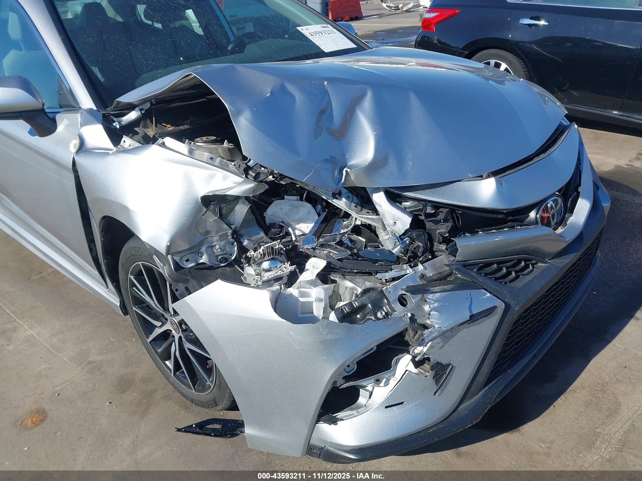 TOYOTA CAMRY image 6