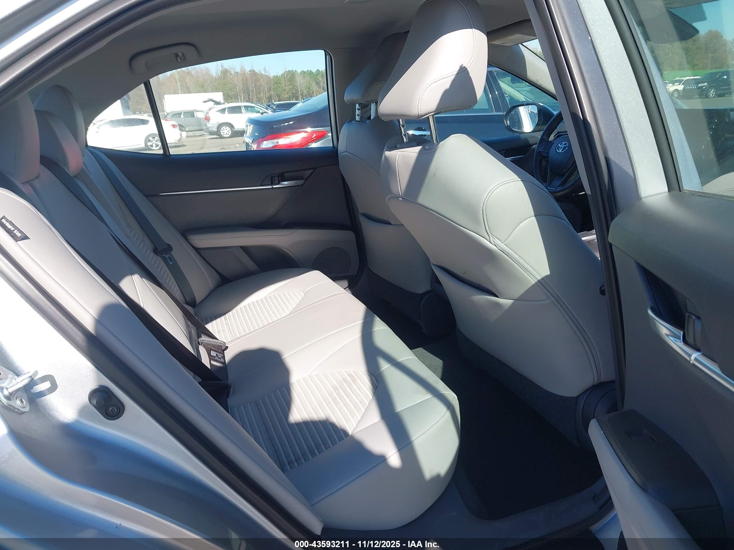 TOYOTA CAMRY image 8
