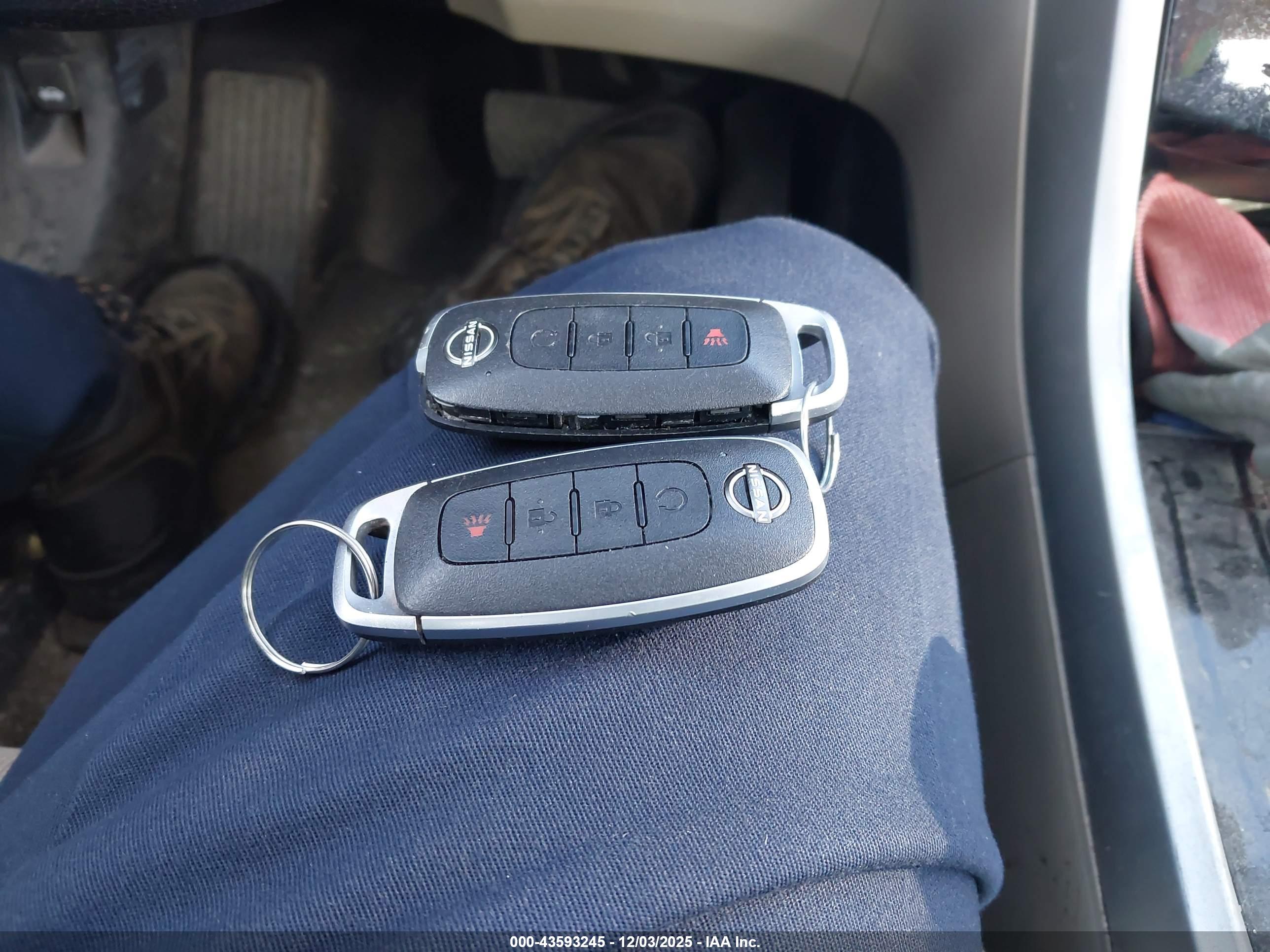 NISSAN ROGUE image 11