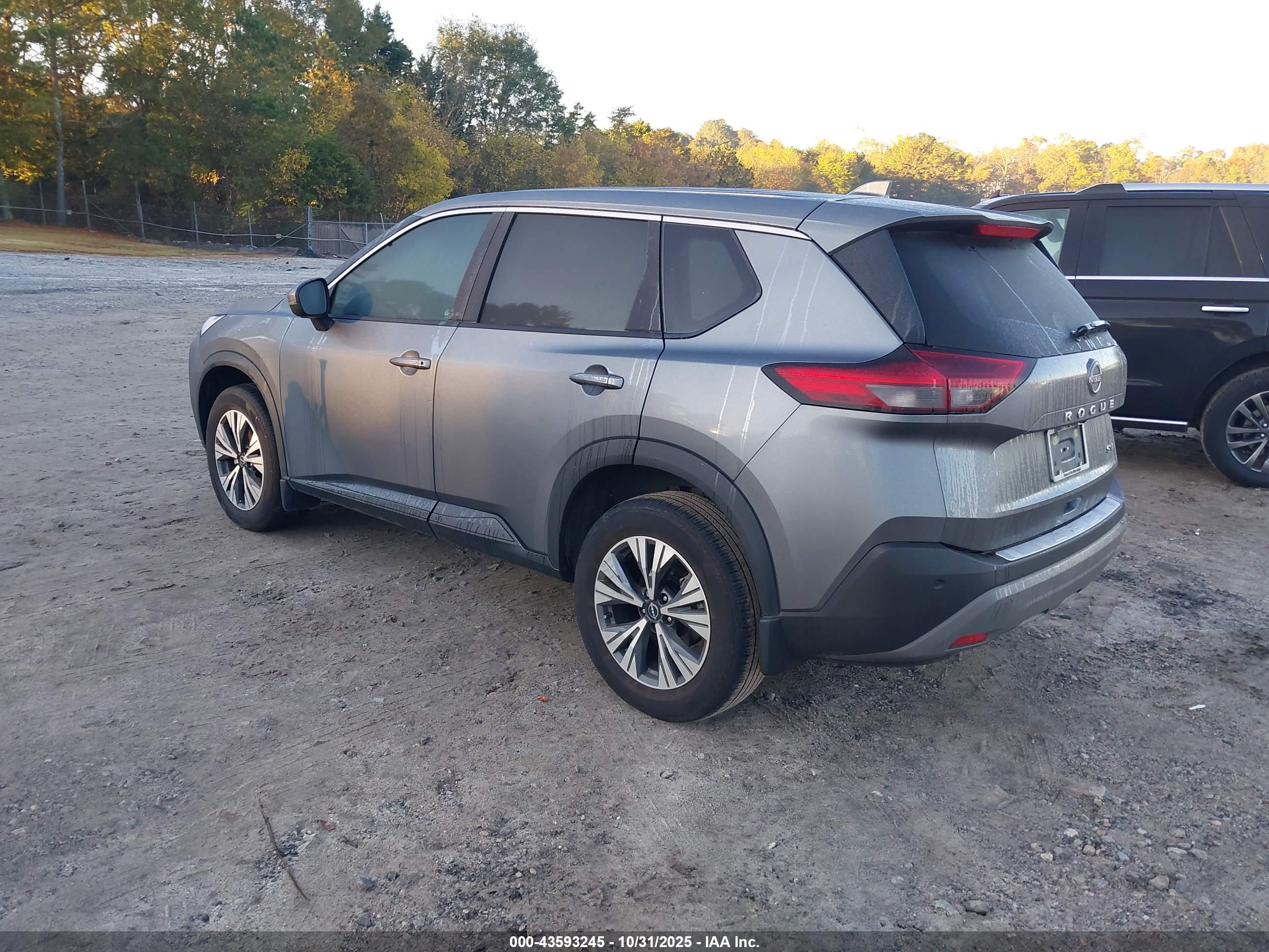 NISSAN ROGUE image 3