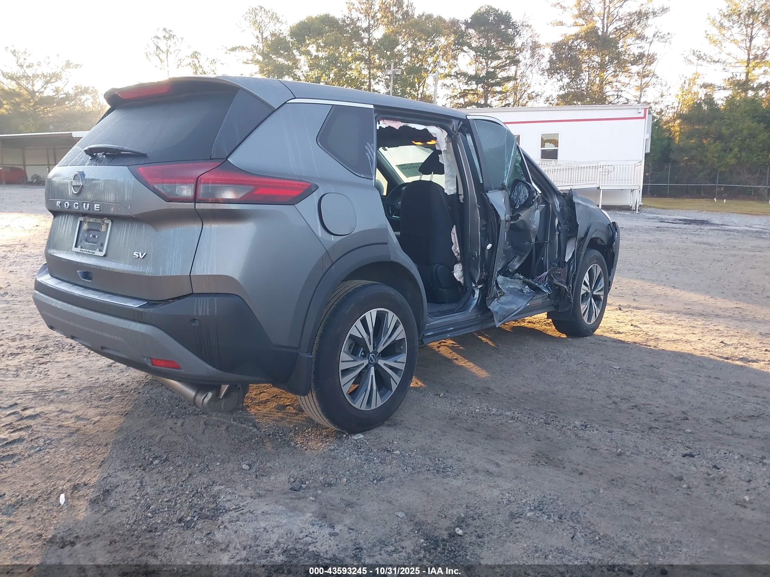 NISSAN ROGUE image 4
