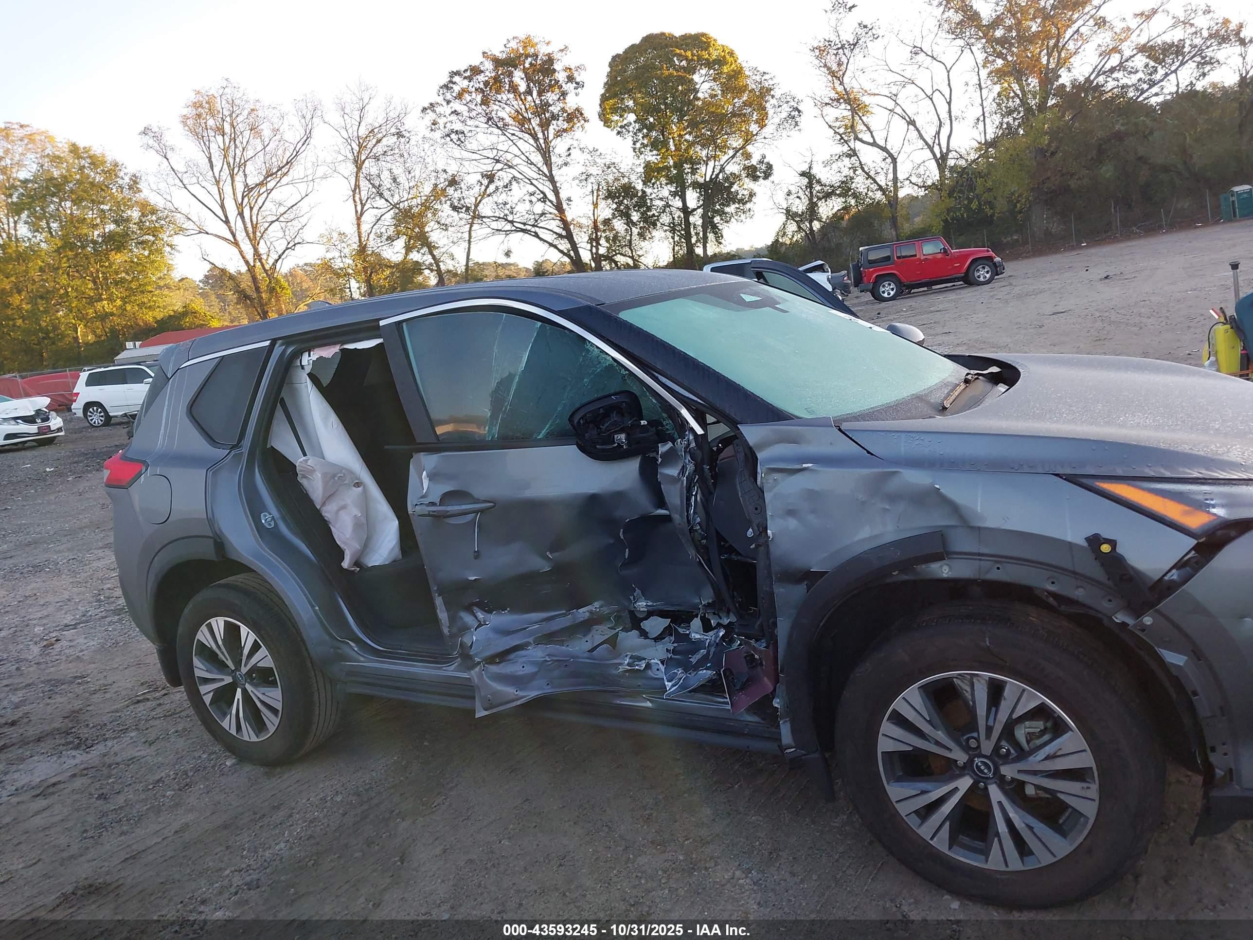 NISSAN ROGUE image 6