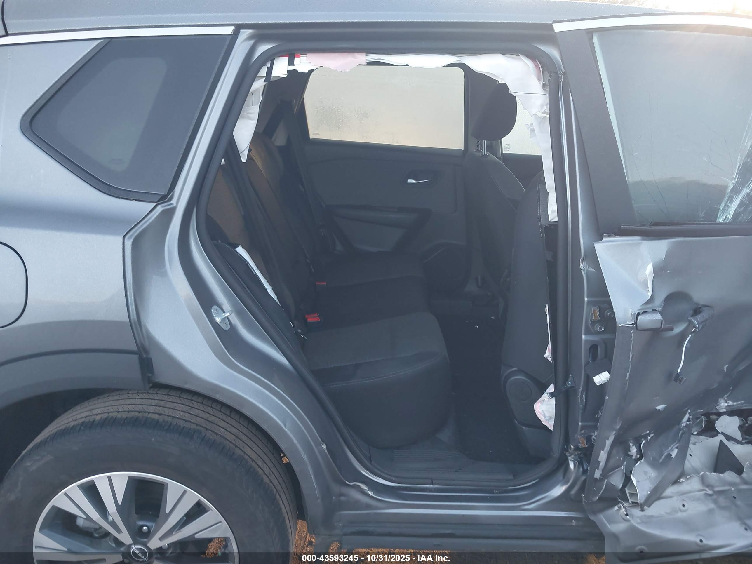 NISSAN ROGUE image 8