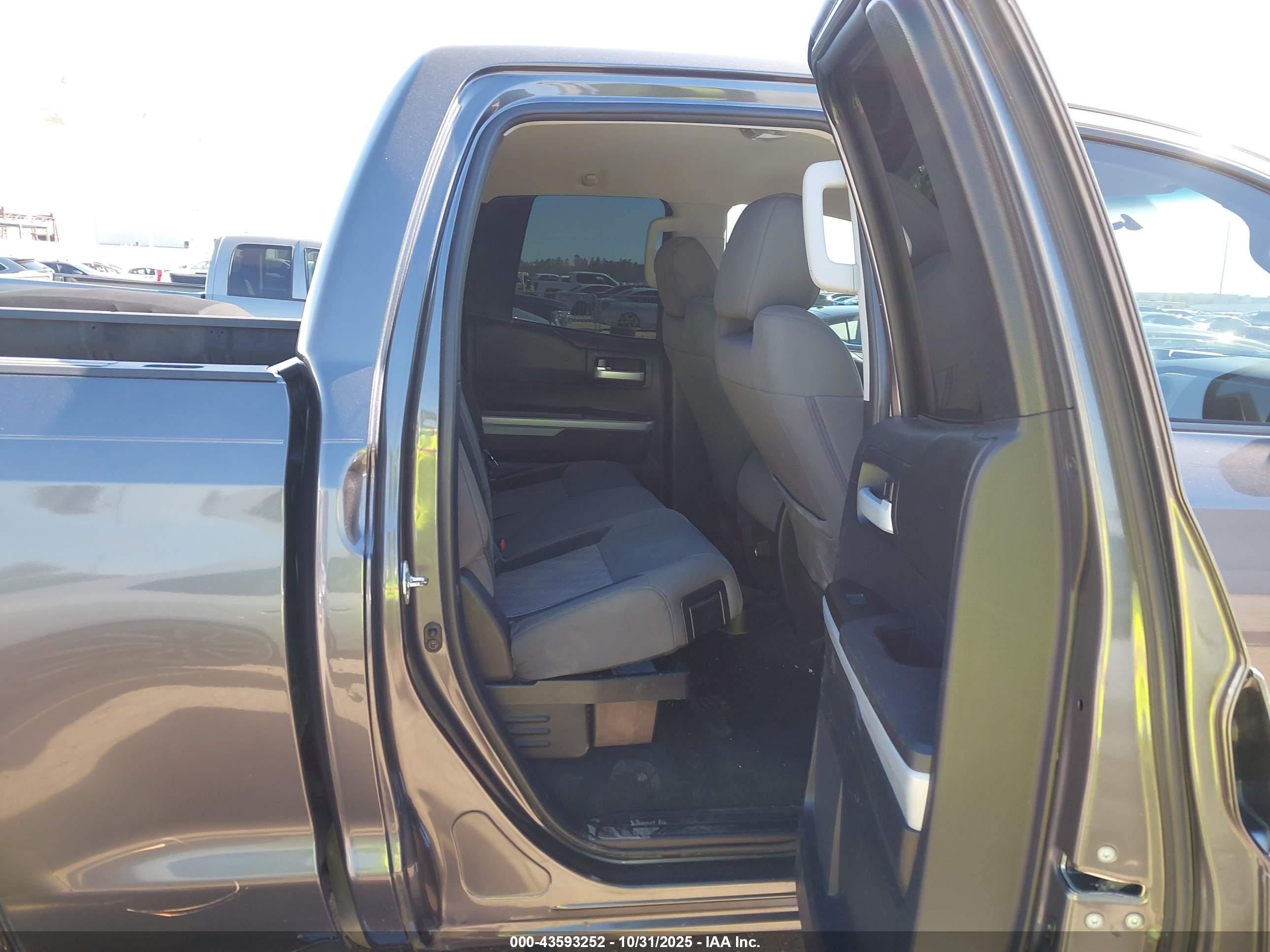 TOYOTA TUNDRA image 8