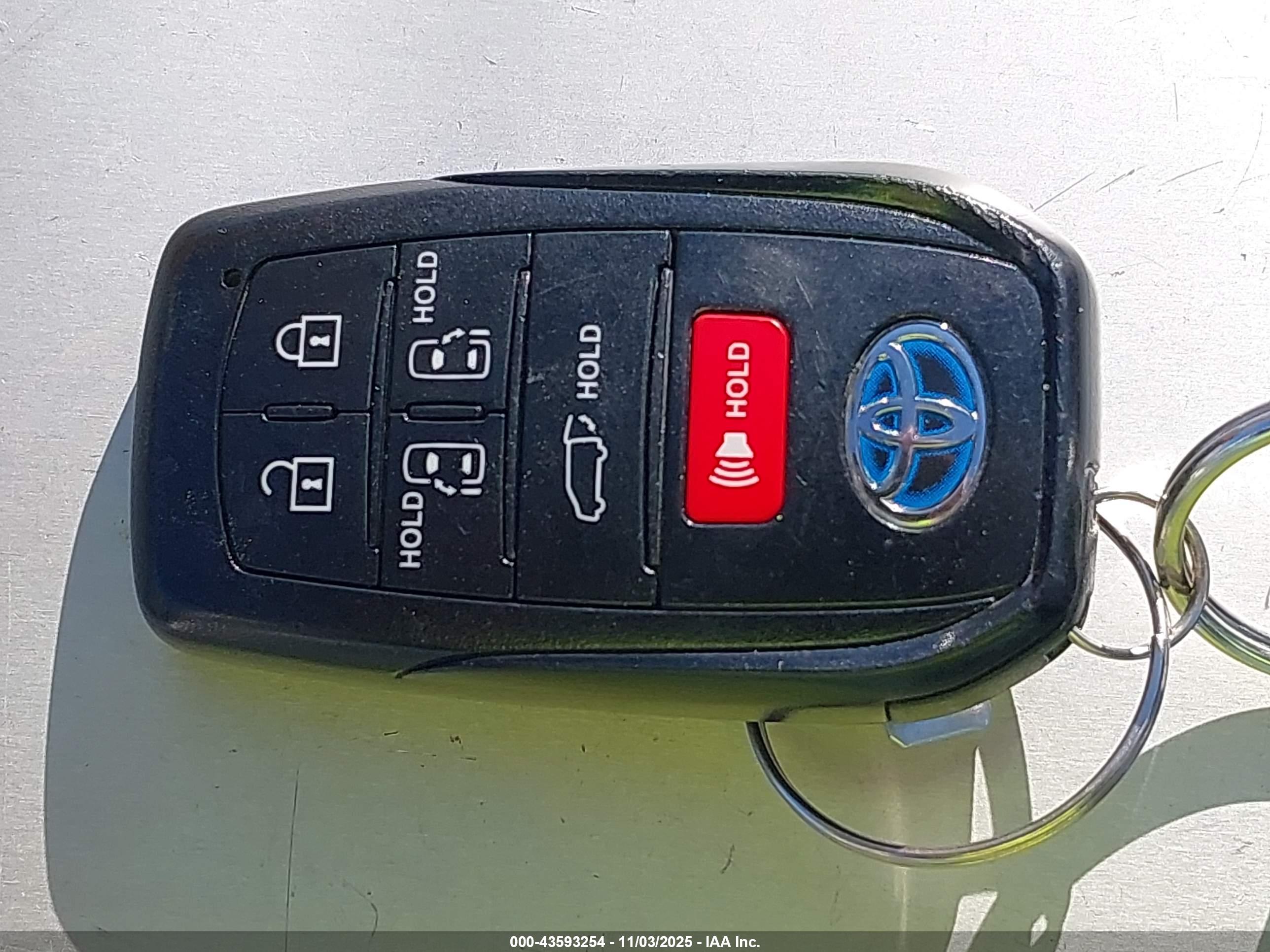 TOYOTA SIENNA image 11
