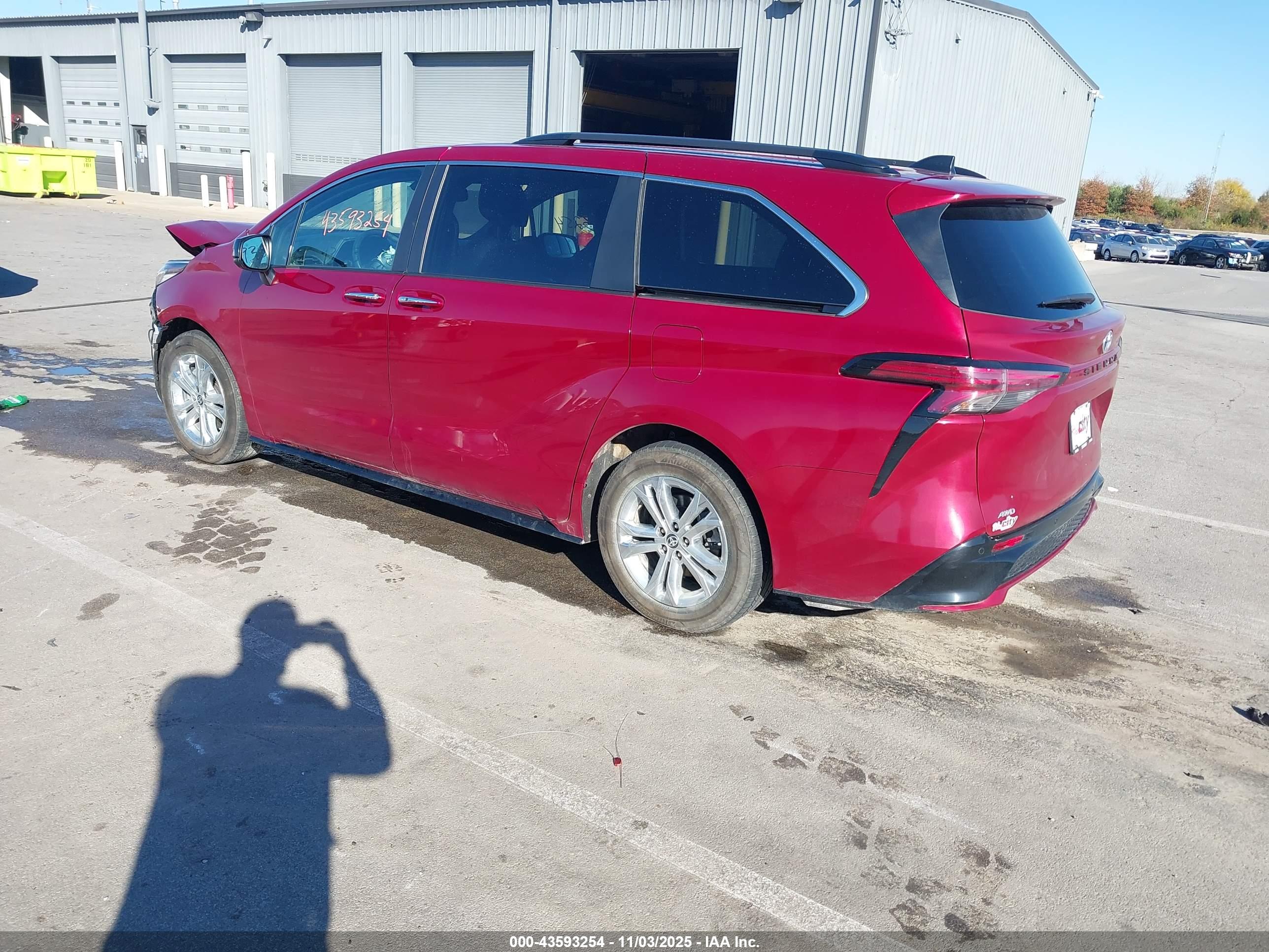 TOYOTA SIENNA image 3