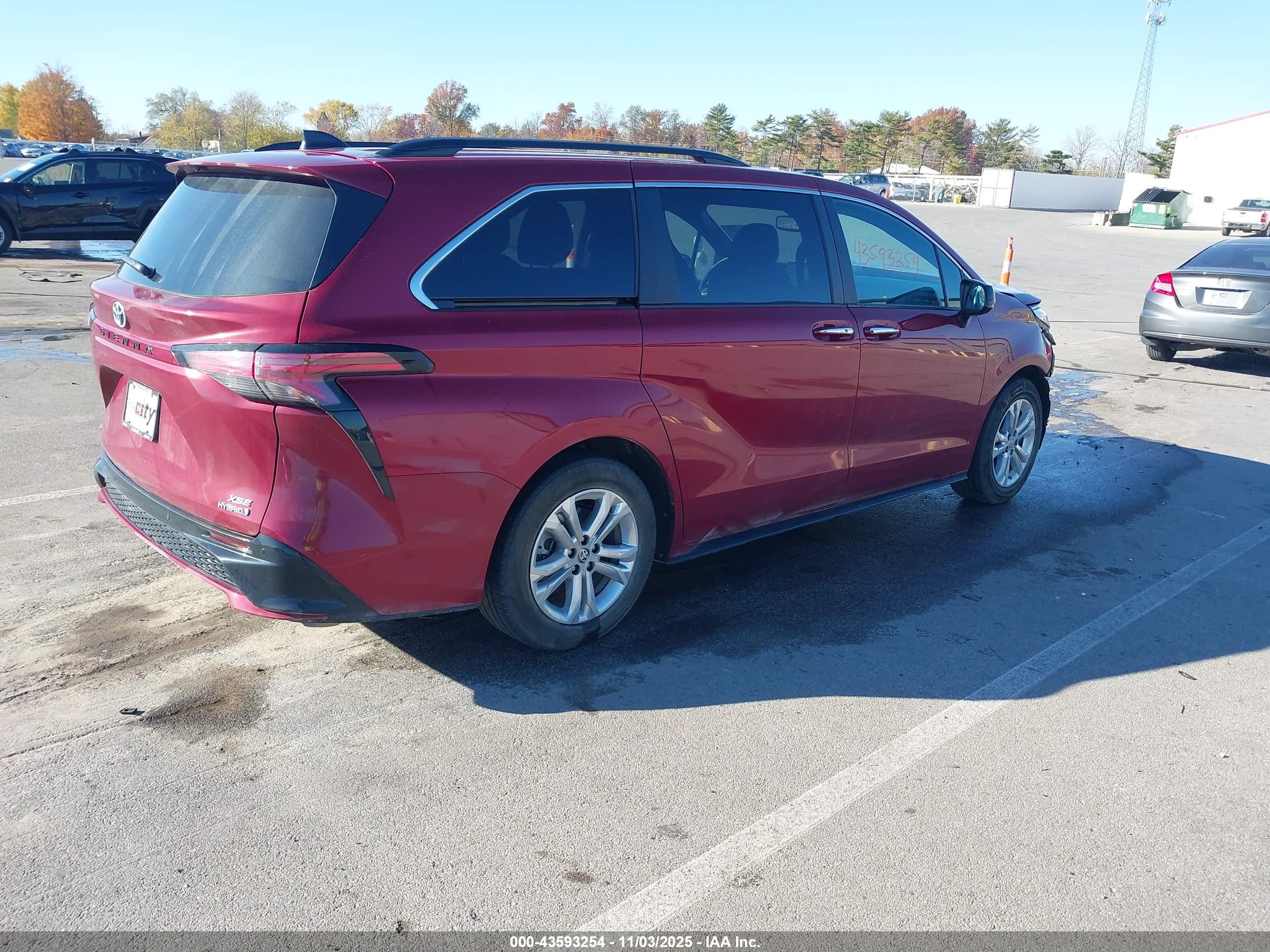 TOYOTA SIENNA image 4
