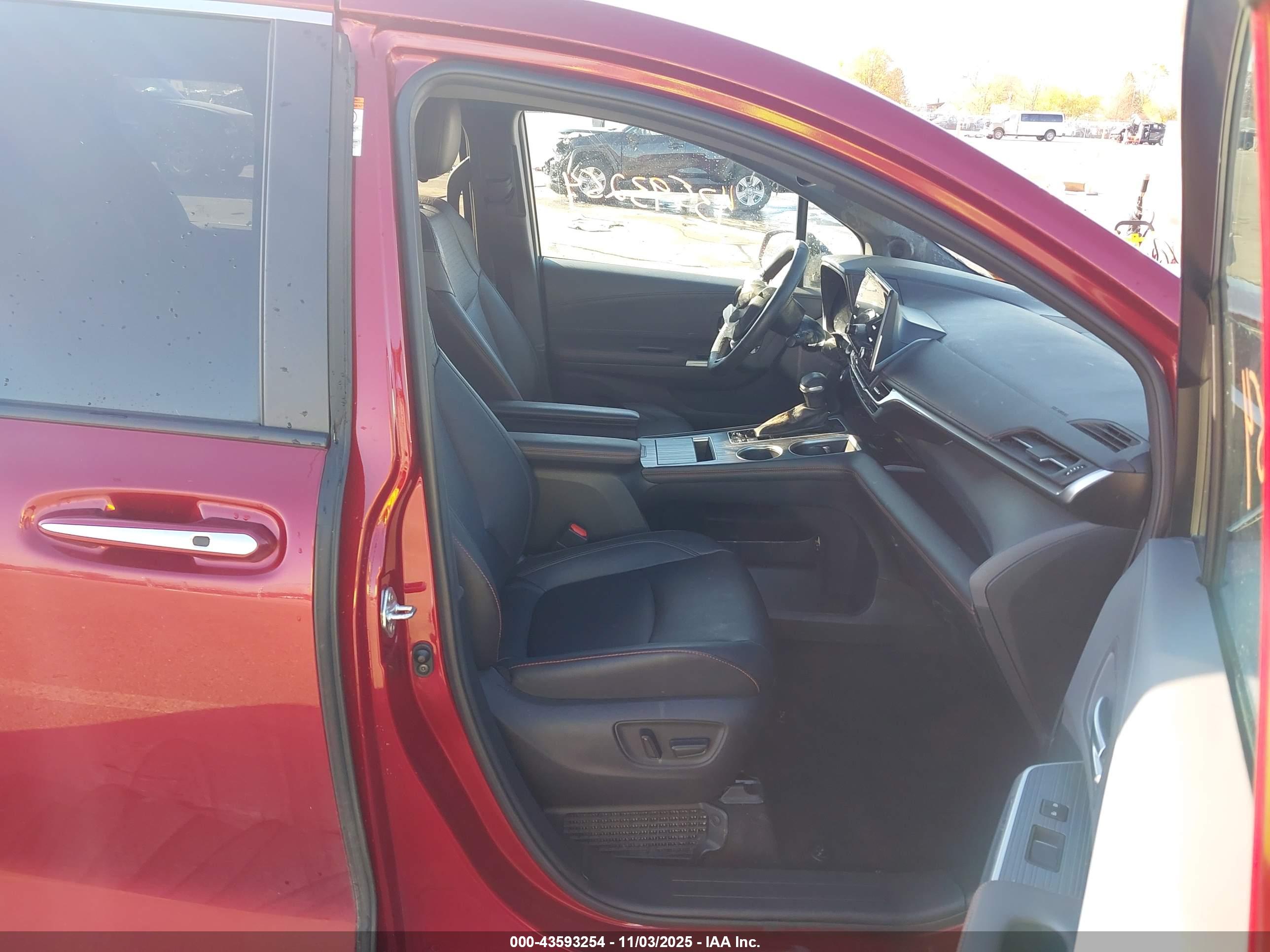 TOYOTA SIENNA image 5