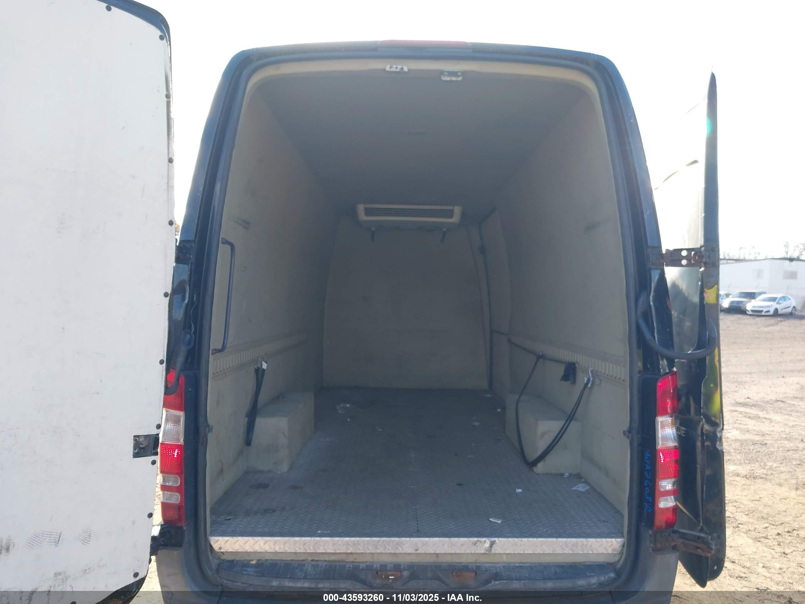 MERCEDES-BENZ SPRINTER image 8