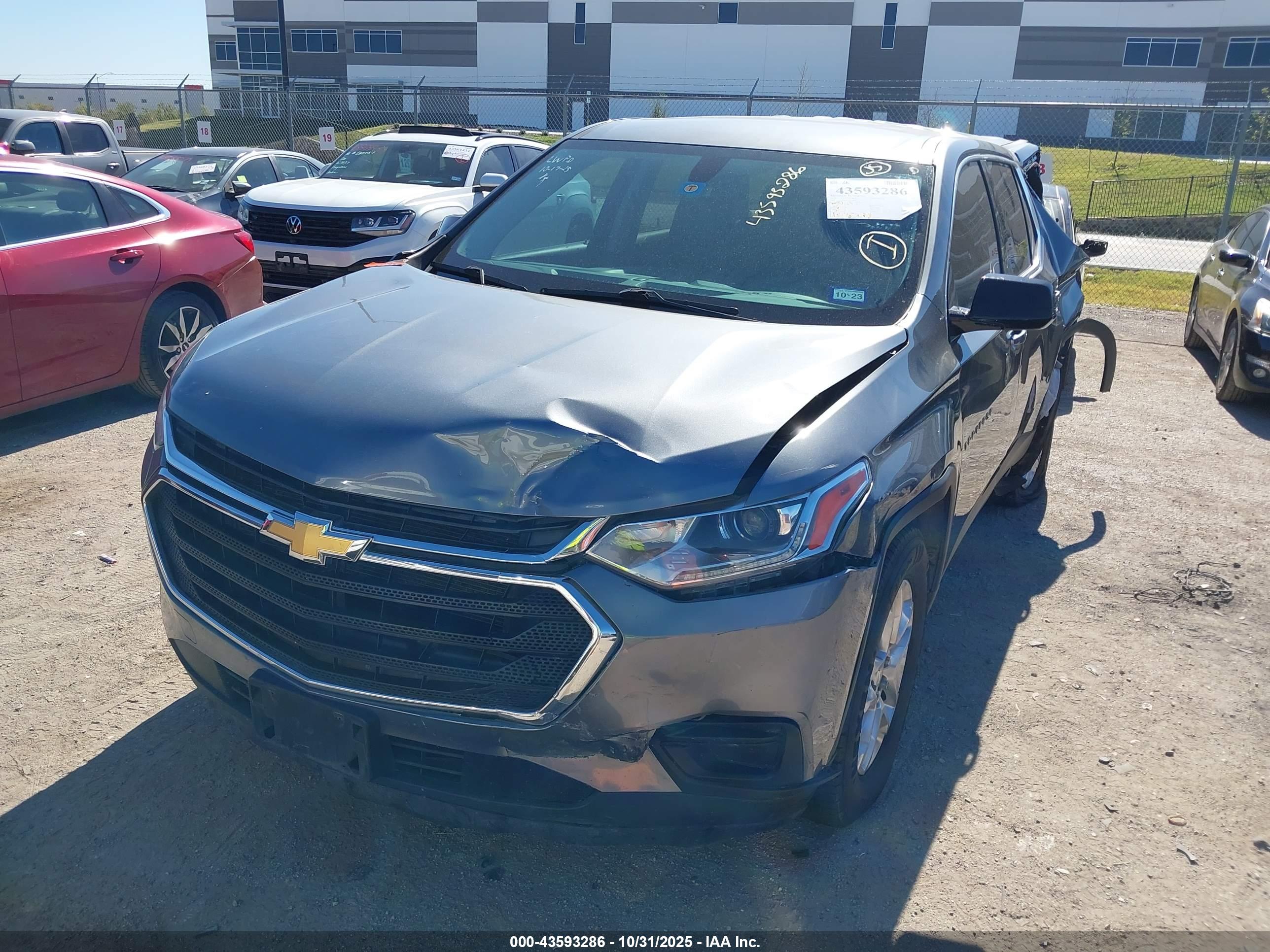 CHEVROLET TRAVERSE image 2