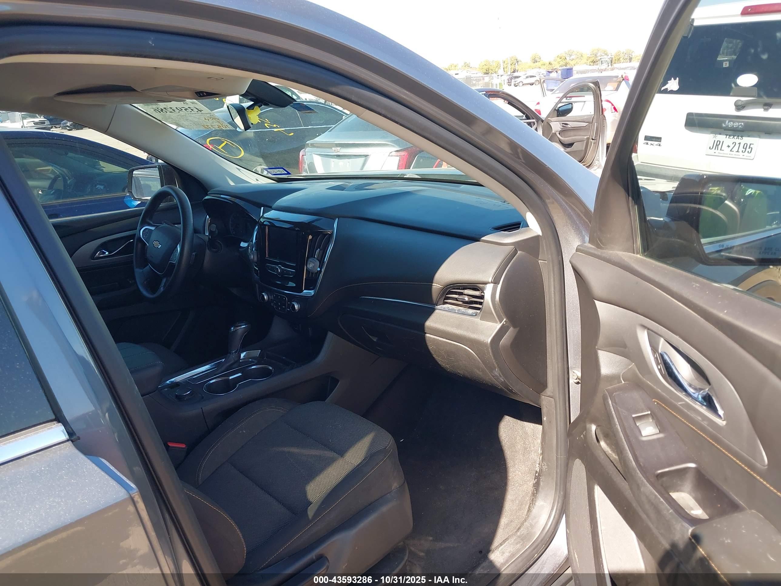 CHEVROLET TRAVERSE image 5