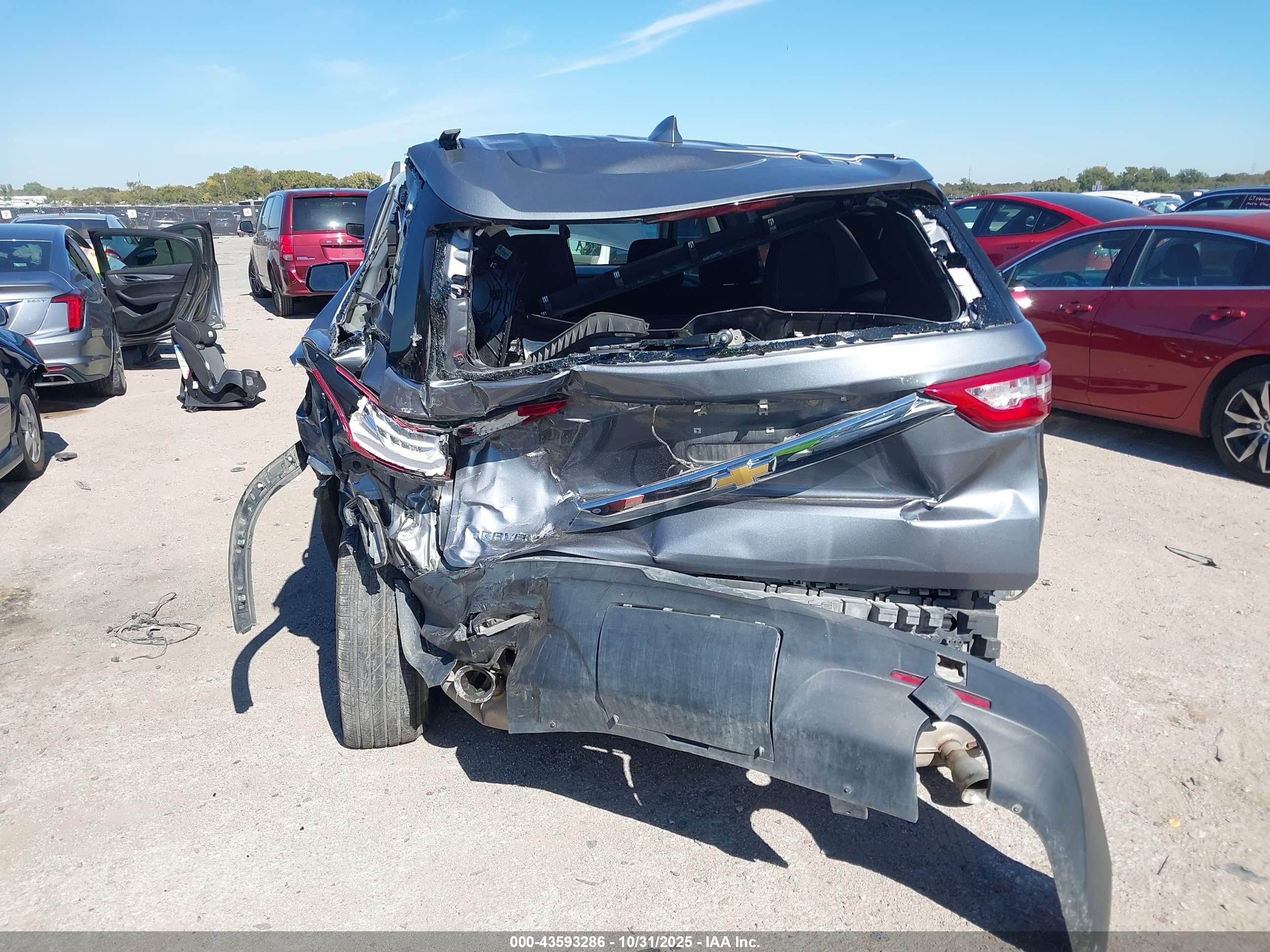 CHEVROLET TRAVERSE image 6