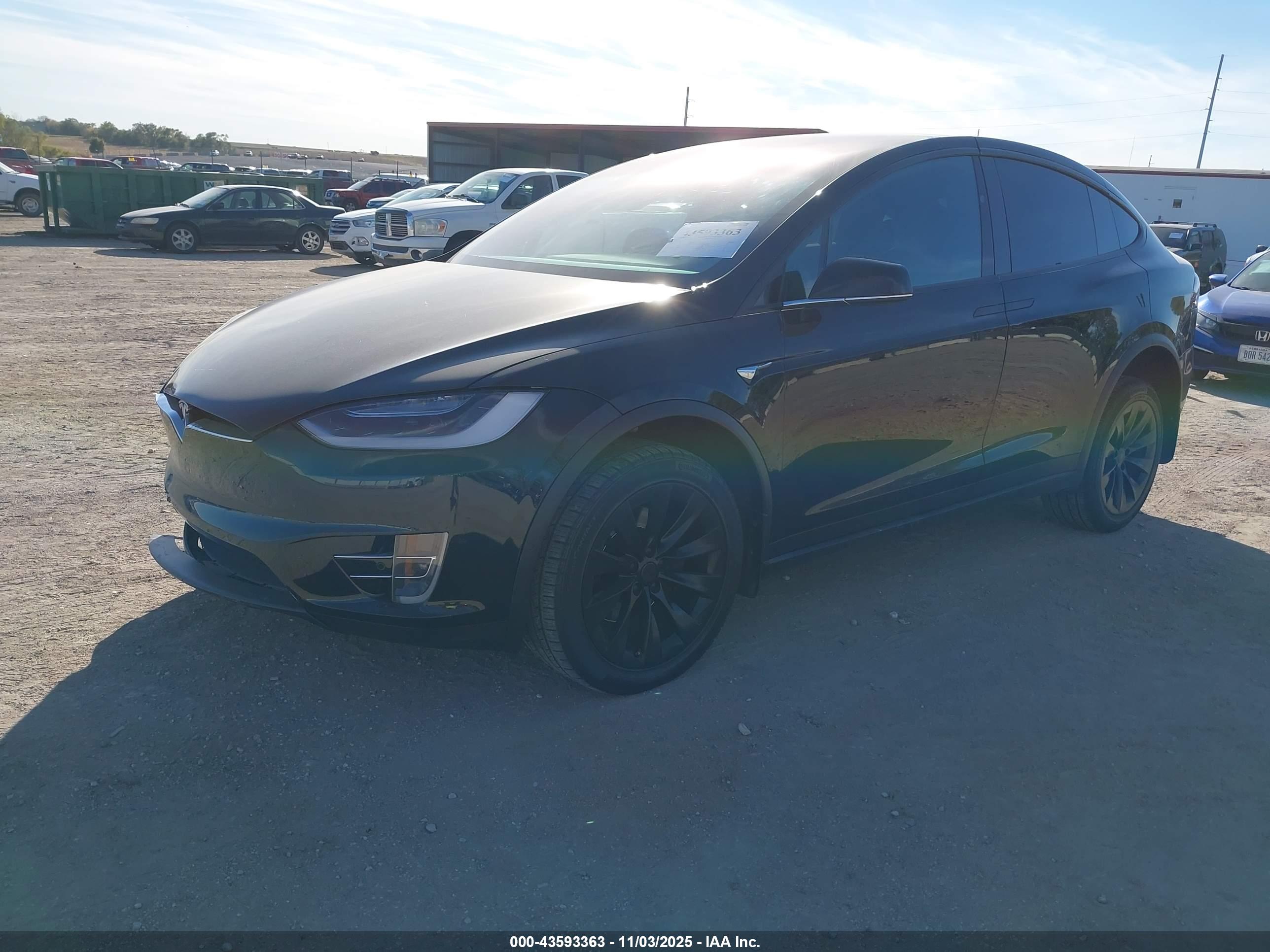 TESLA MODEL image 2