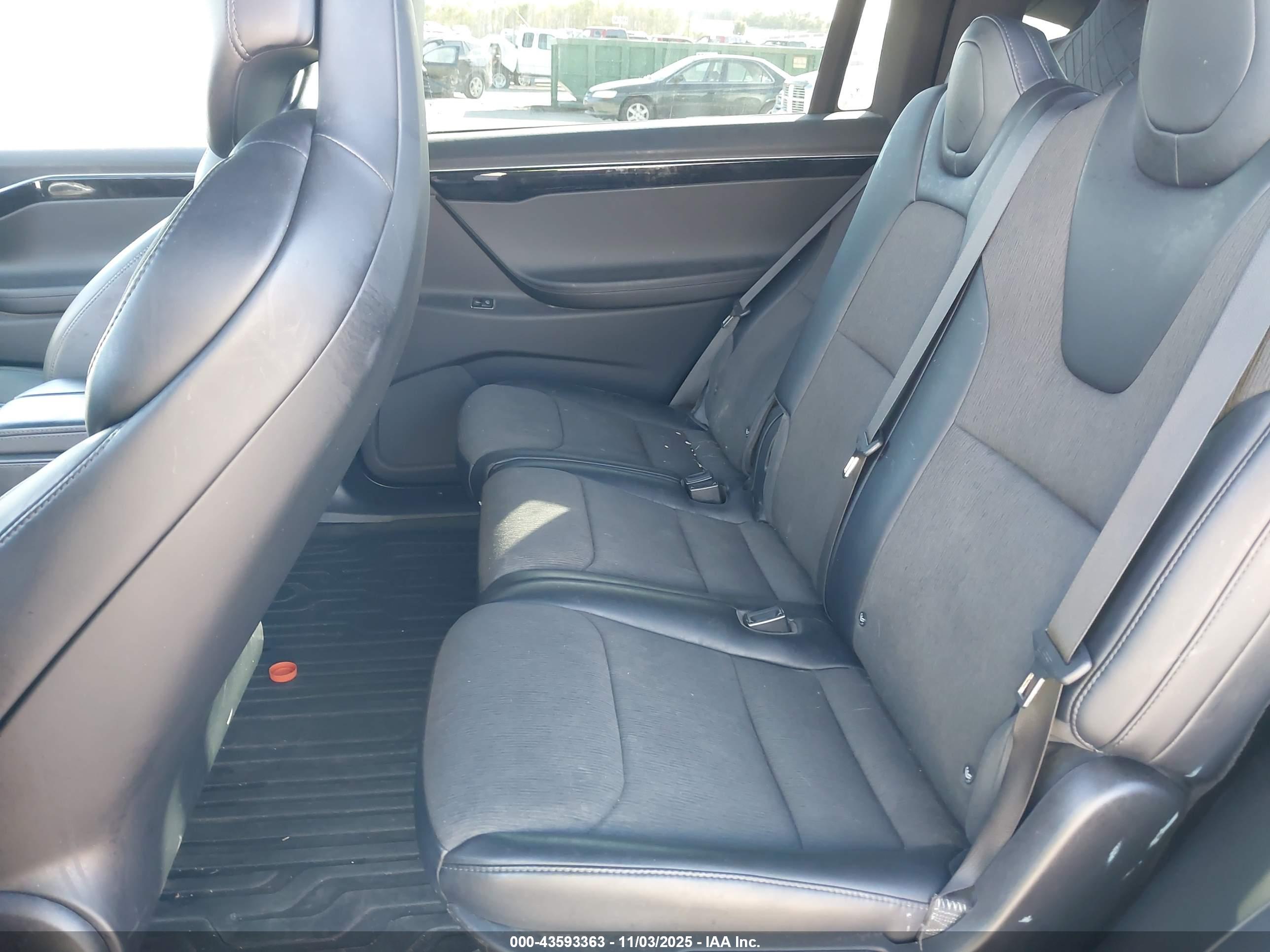 TESLA MODEL image 8
