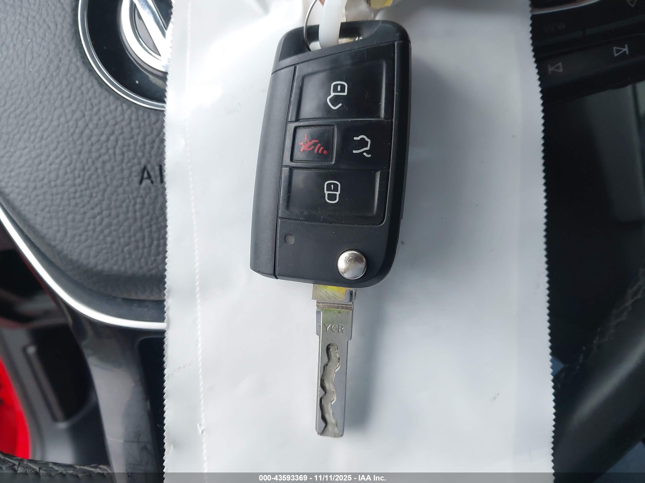VOLKSWAGEN GOLF image 11