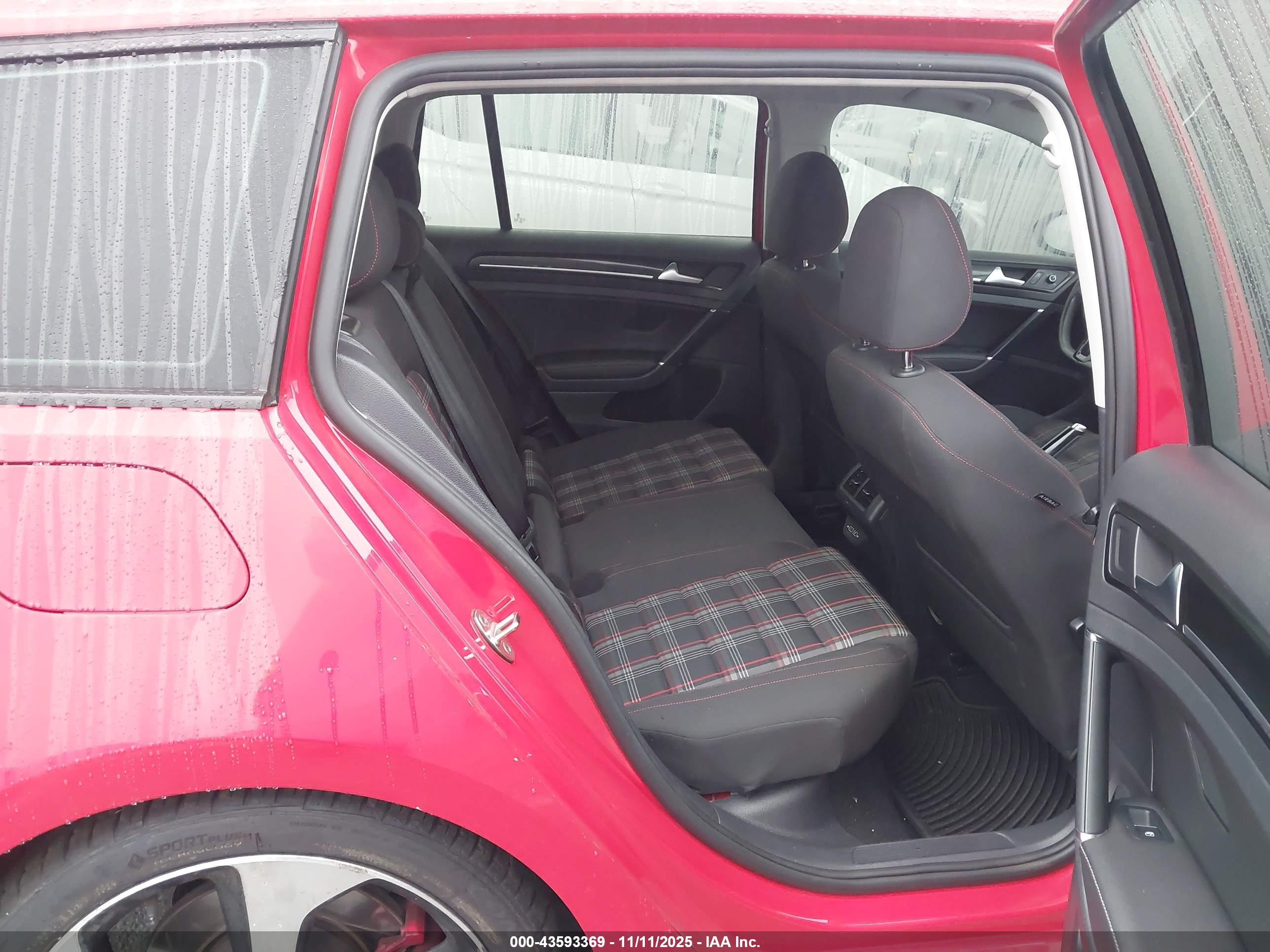 VOLKSWAGEN GOLF image 8