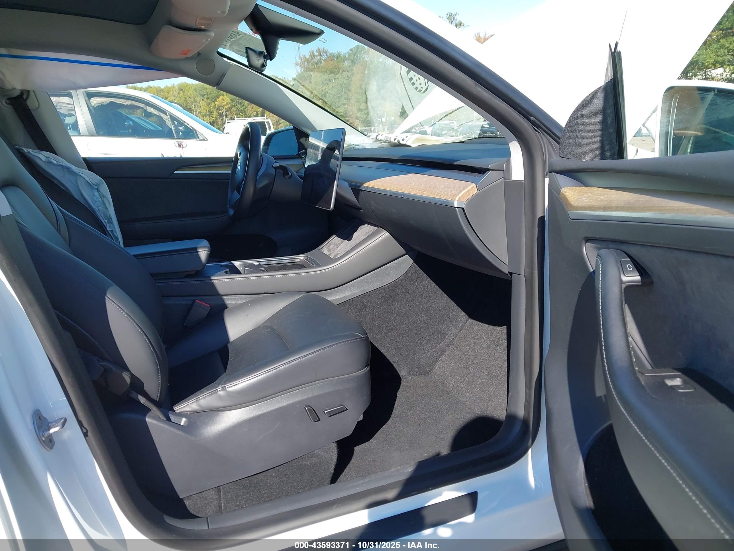 TESLA MODEL image 5