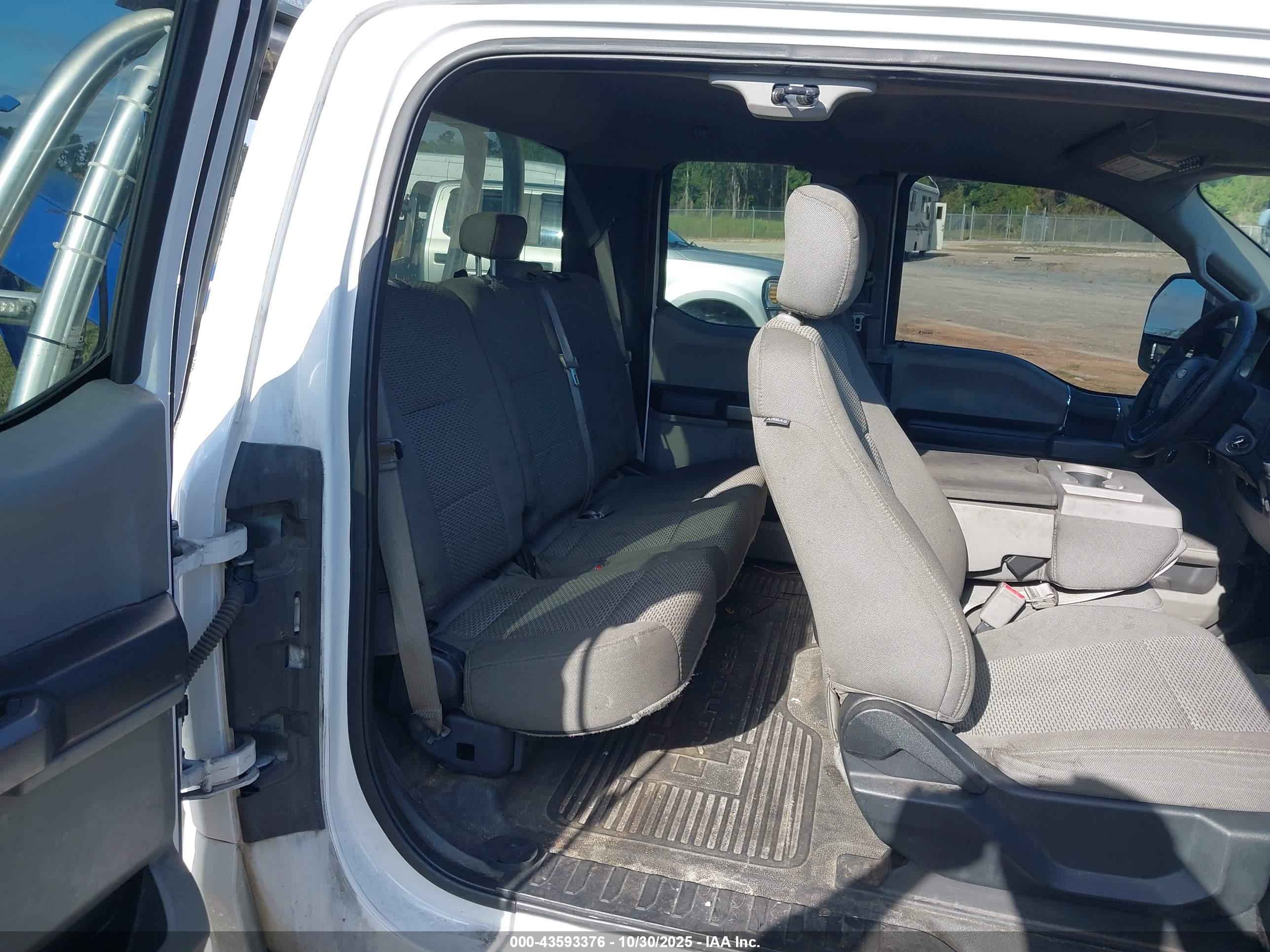 FORD F-450 image 8