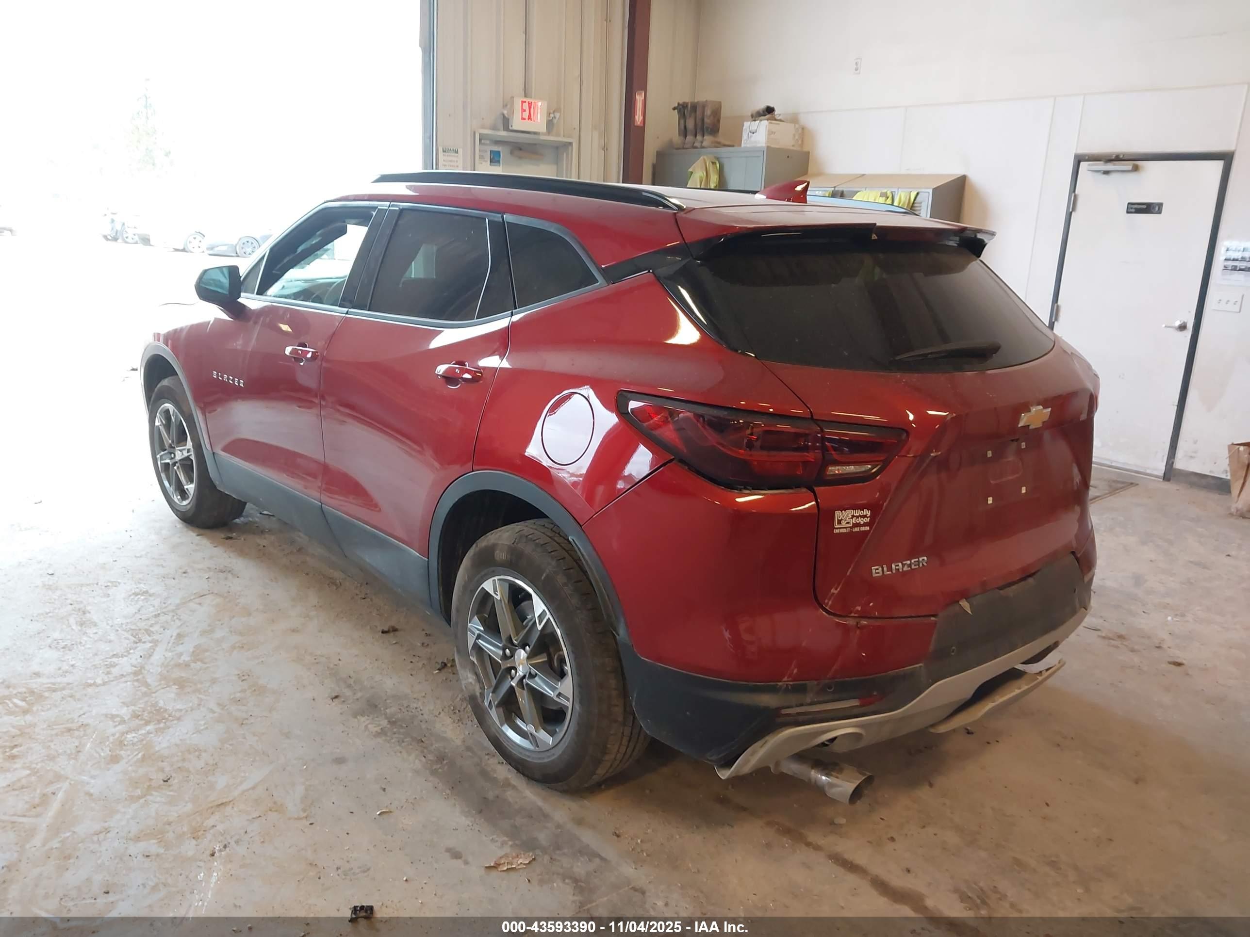 CHEVROLET BLAZER image 3