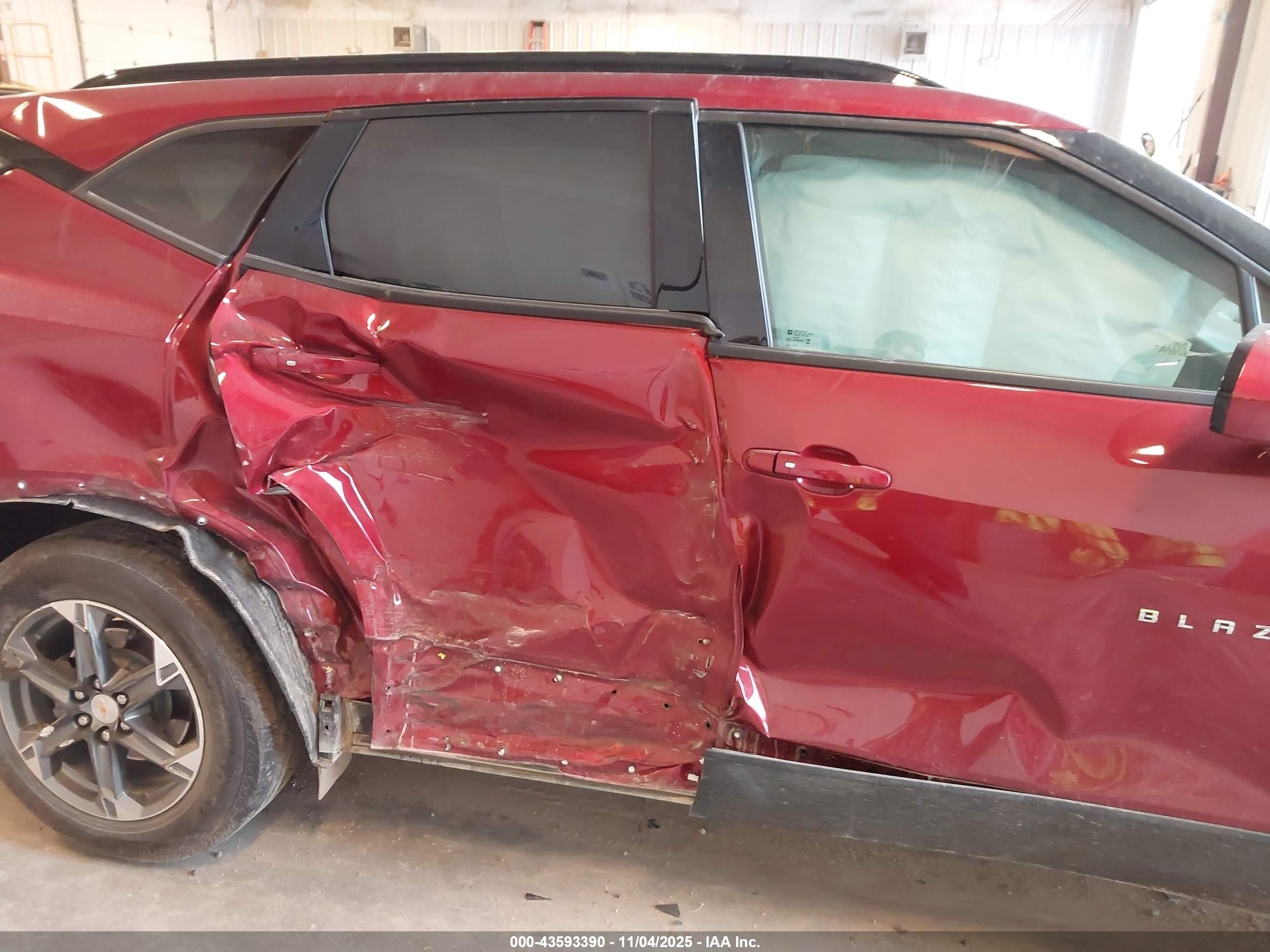CHEVROLET BLAZER image 6