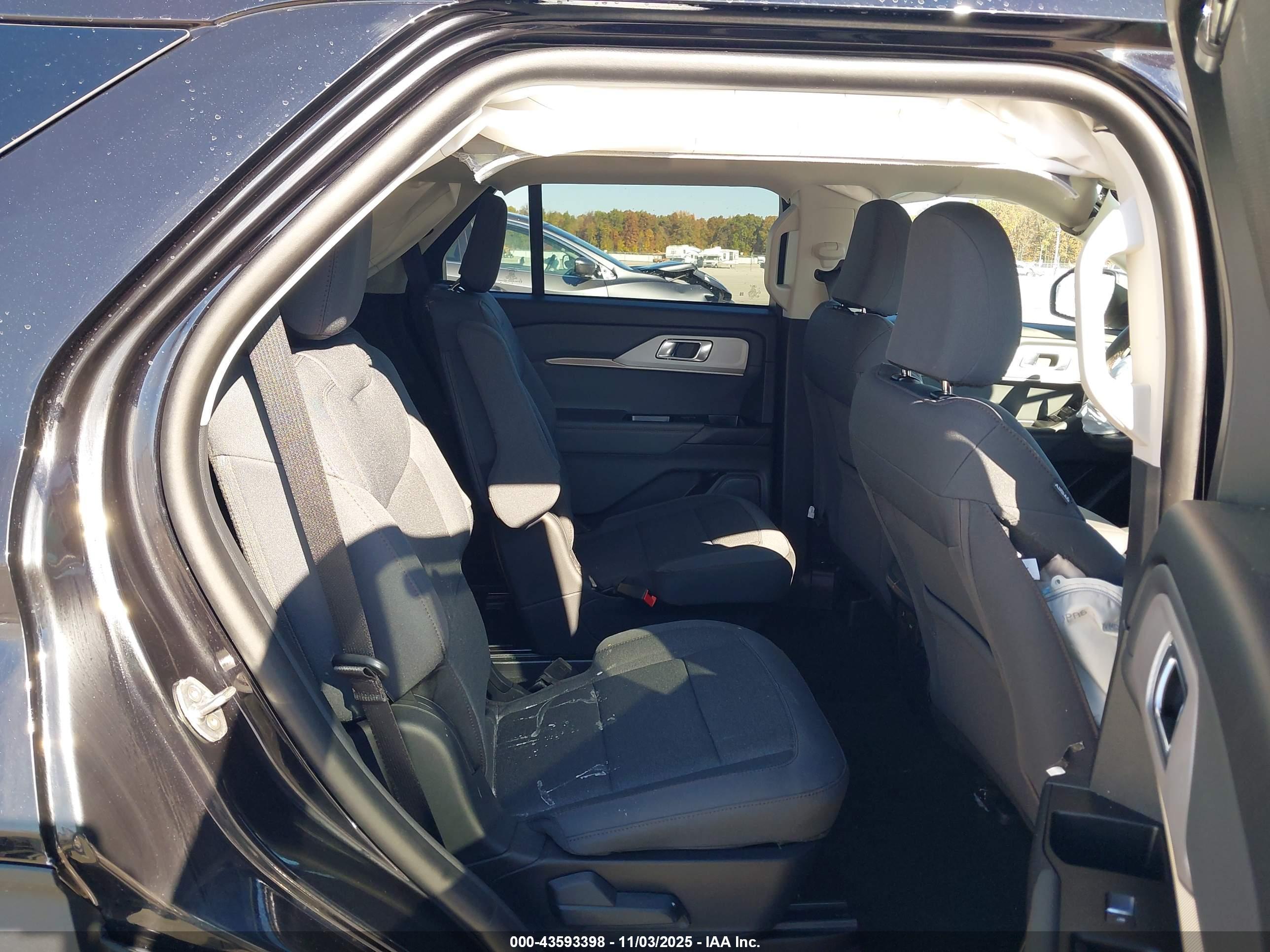 FORD EXPLORER image 8
